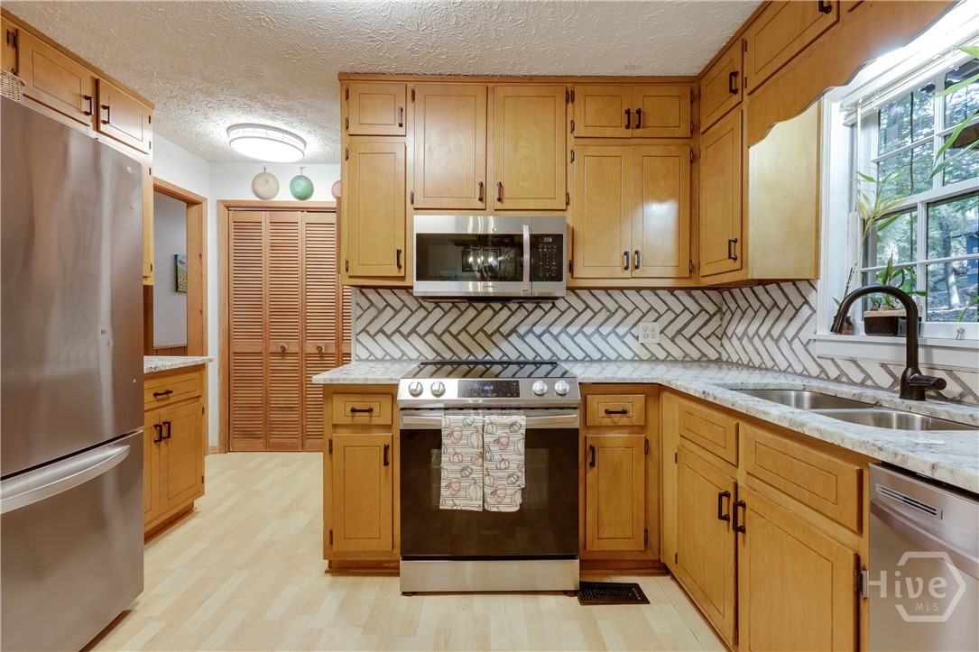 3383 Wolf Drive