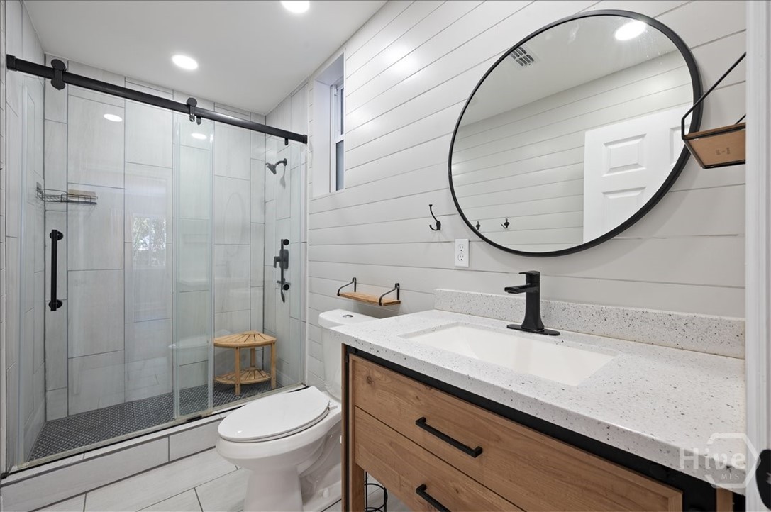 Photo 2 of Single family home for sale at 1702 E 41st Street, Savannah, GA 31404 | MLS# SA364851 | Listing updated on 2026-09-21