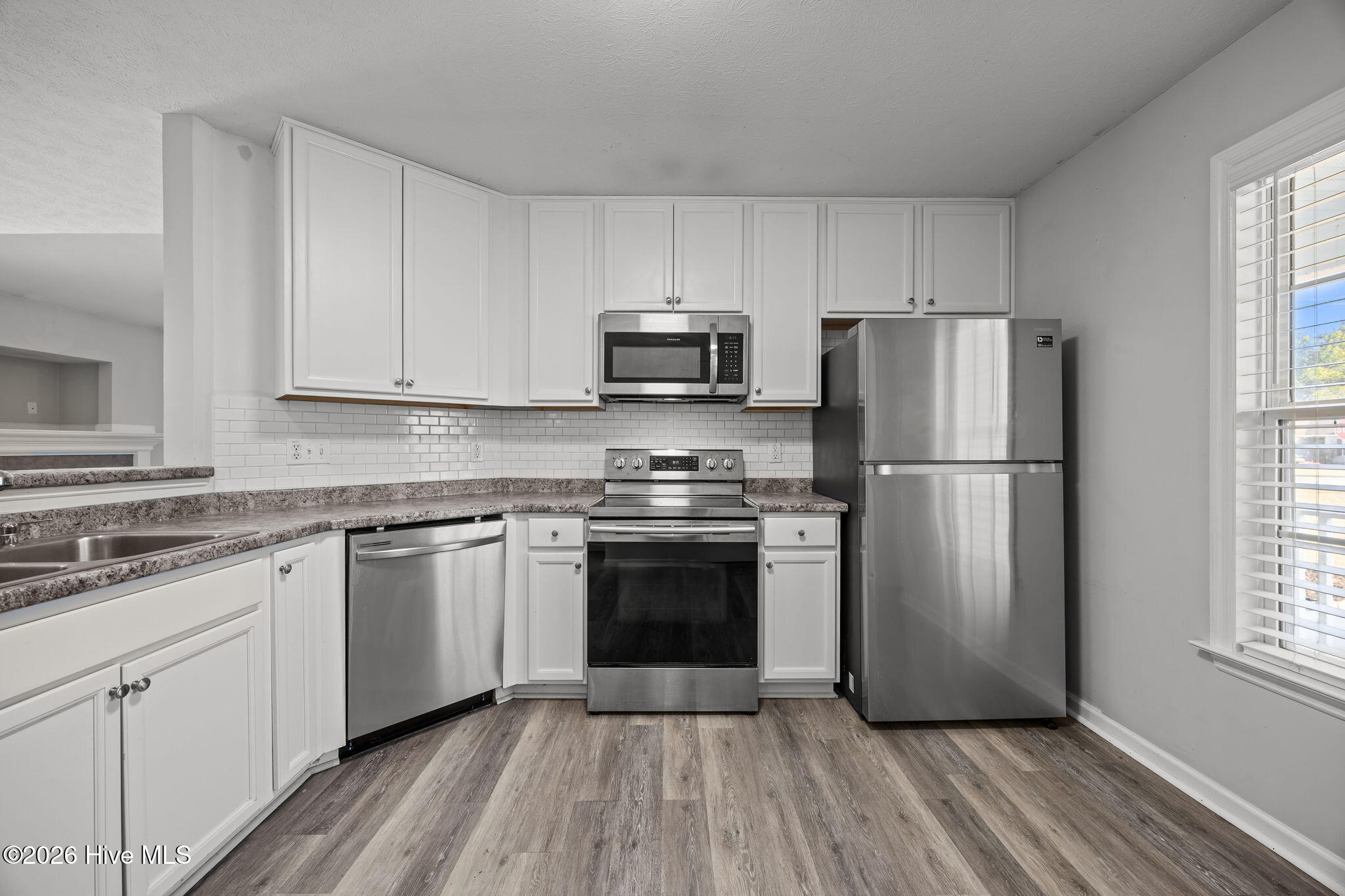 100549843 | Photo 16