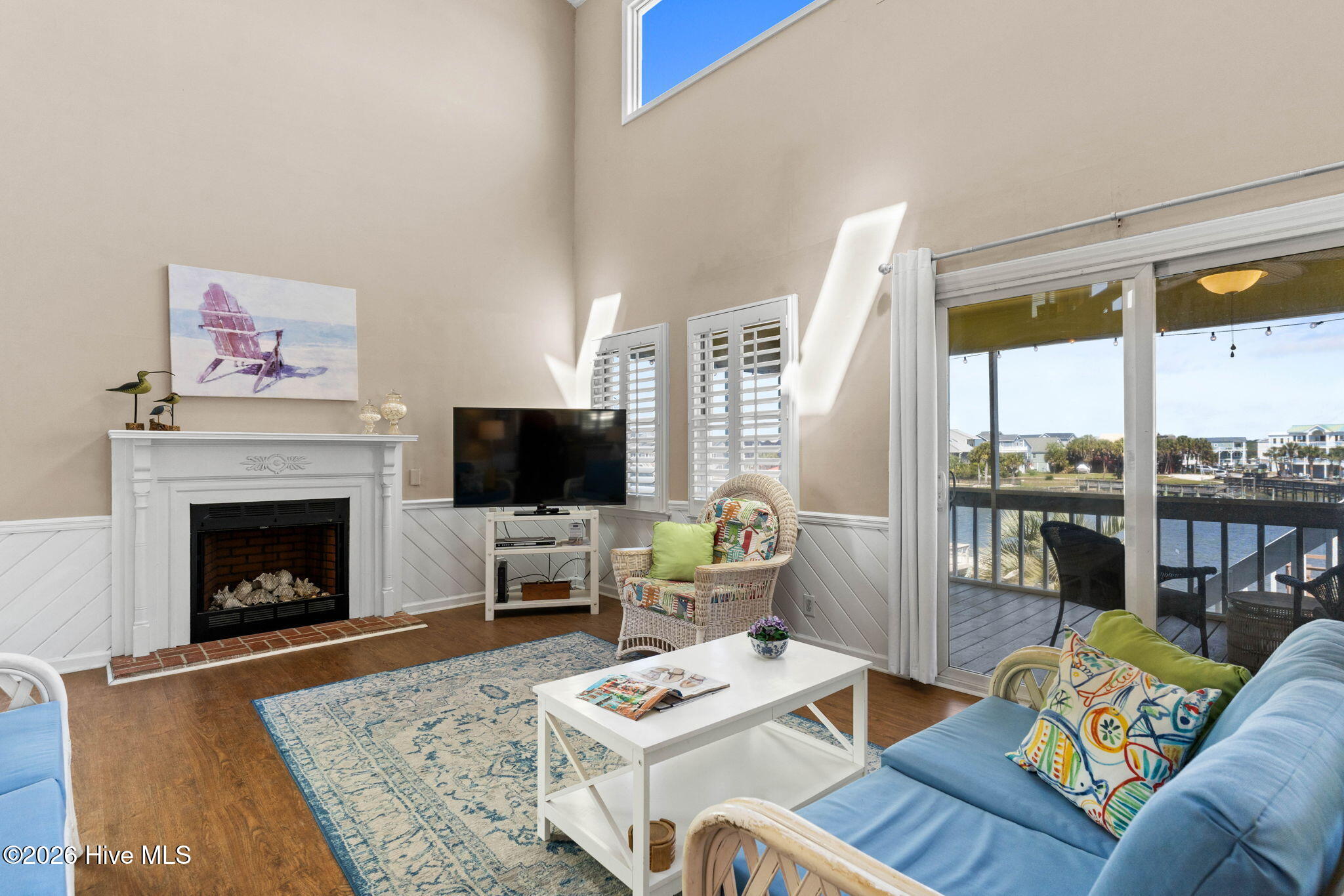 100566537 | Photo 16