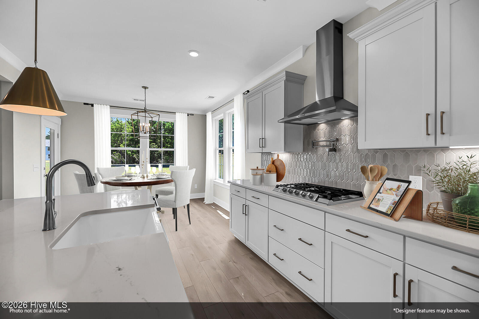 100569638 | Photo 21