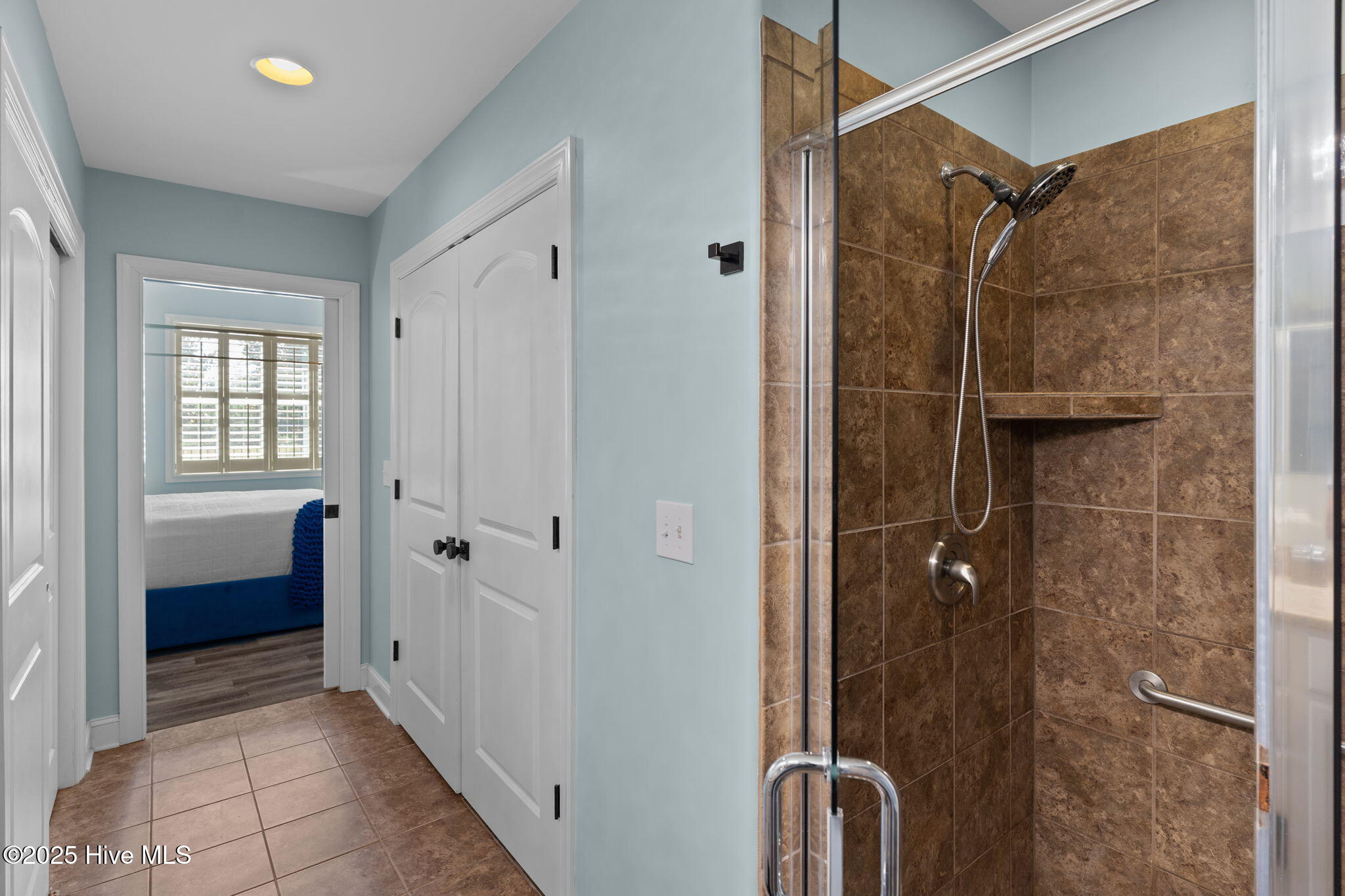 100534405 | Photo 28