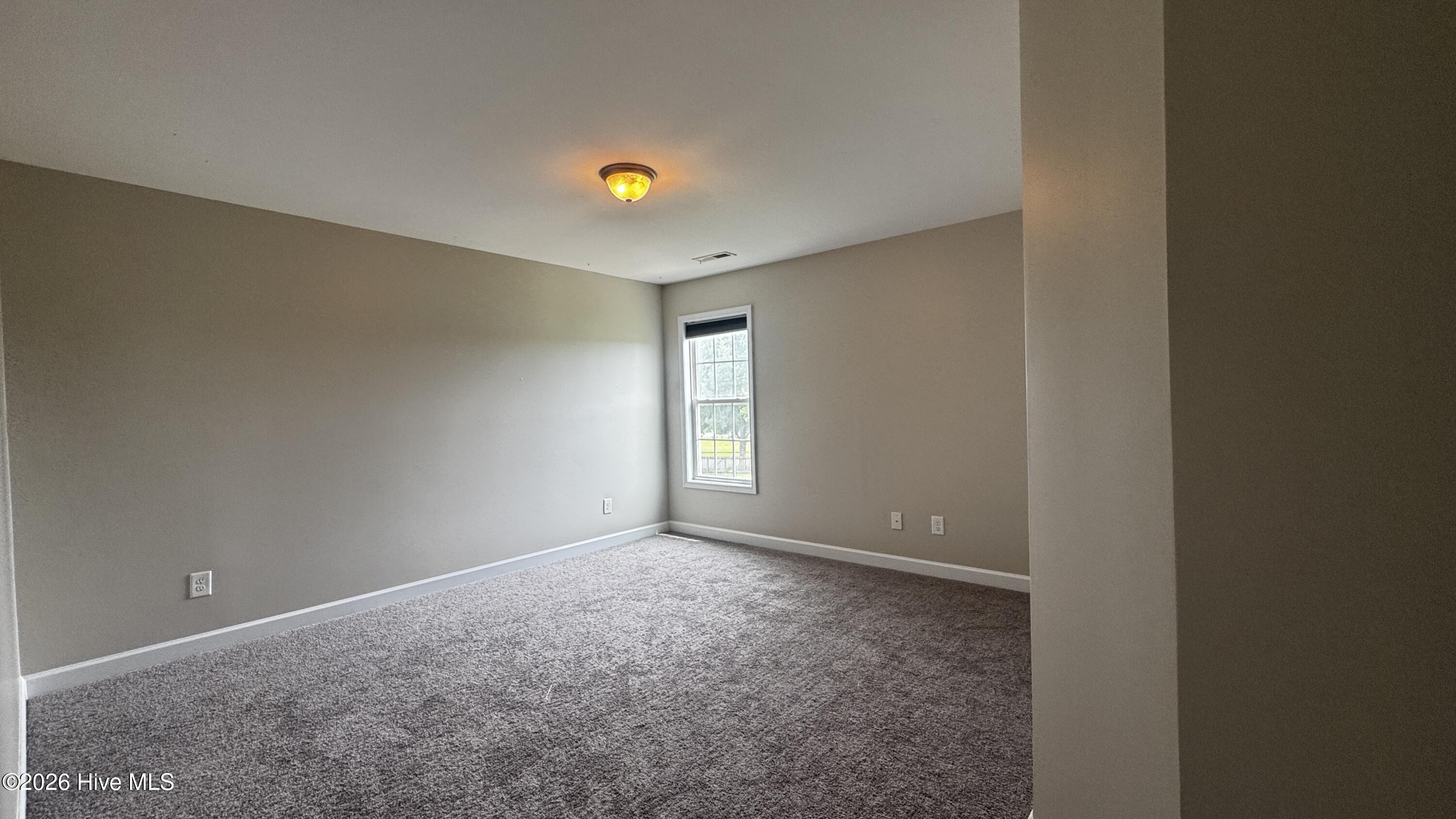 100570363 | Photo 15