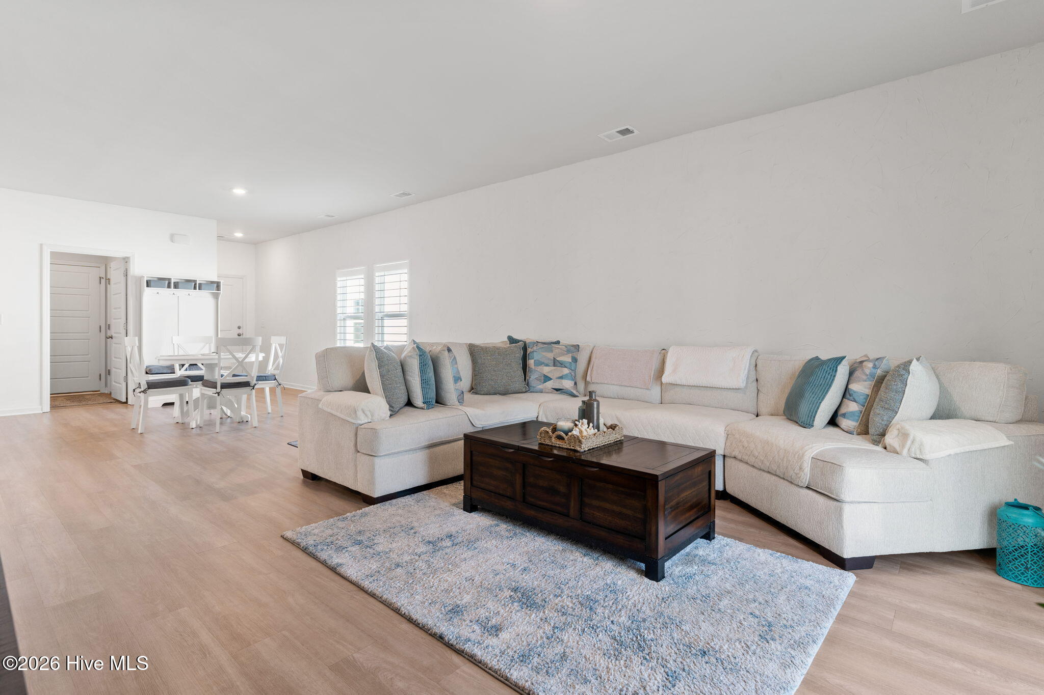 100553645 | Photo 11