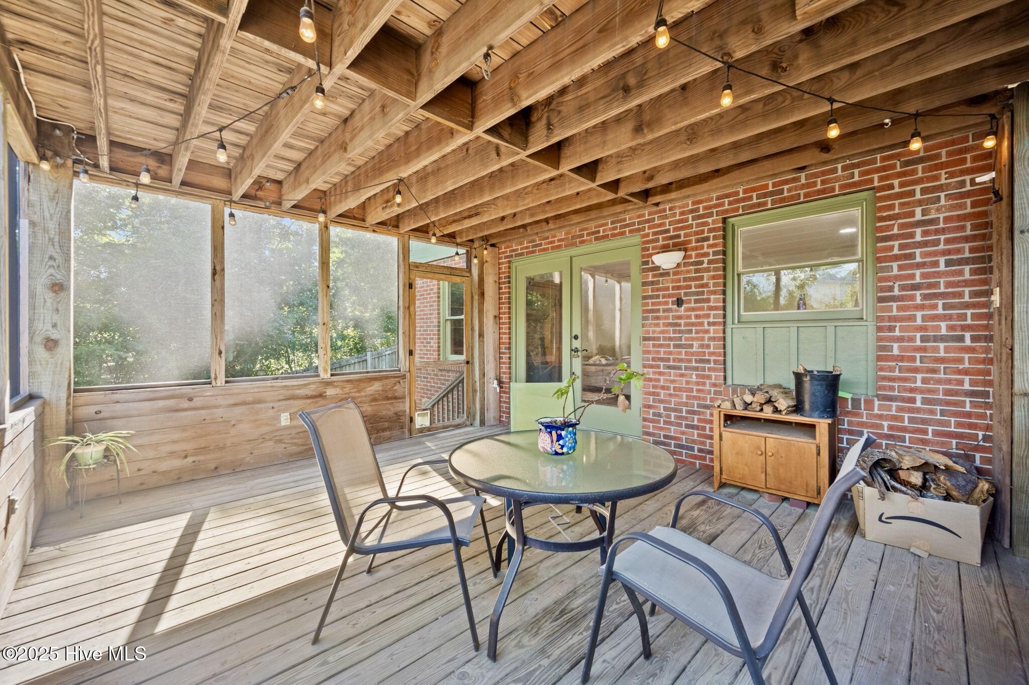 100532839 | Photo 47