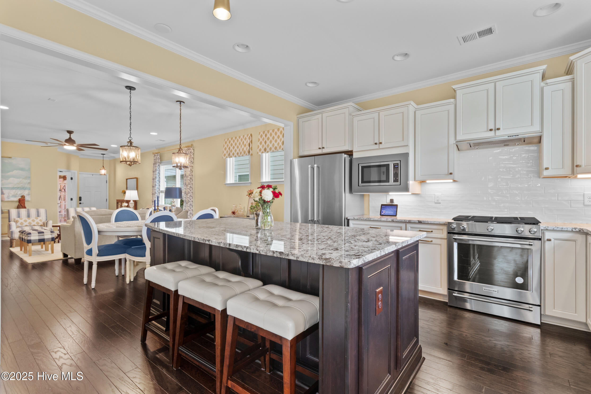 100525242 | Photo 19