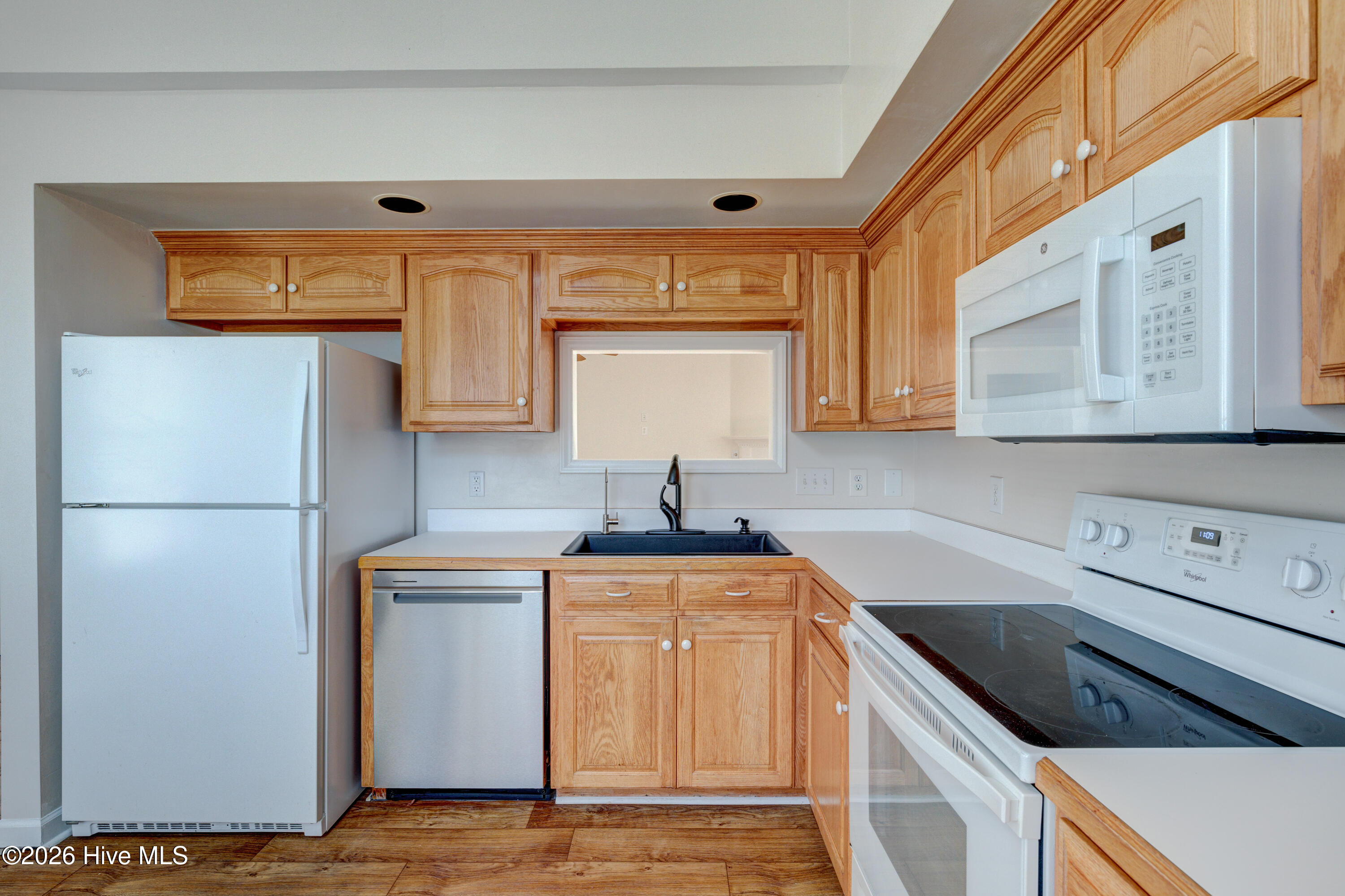 100562738 | Photo 17