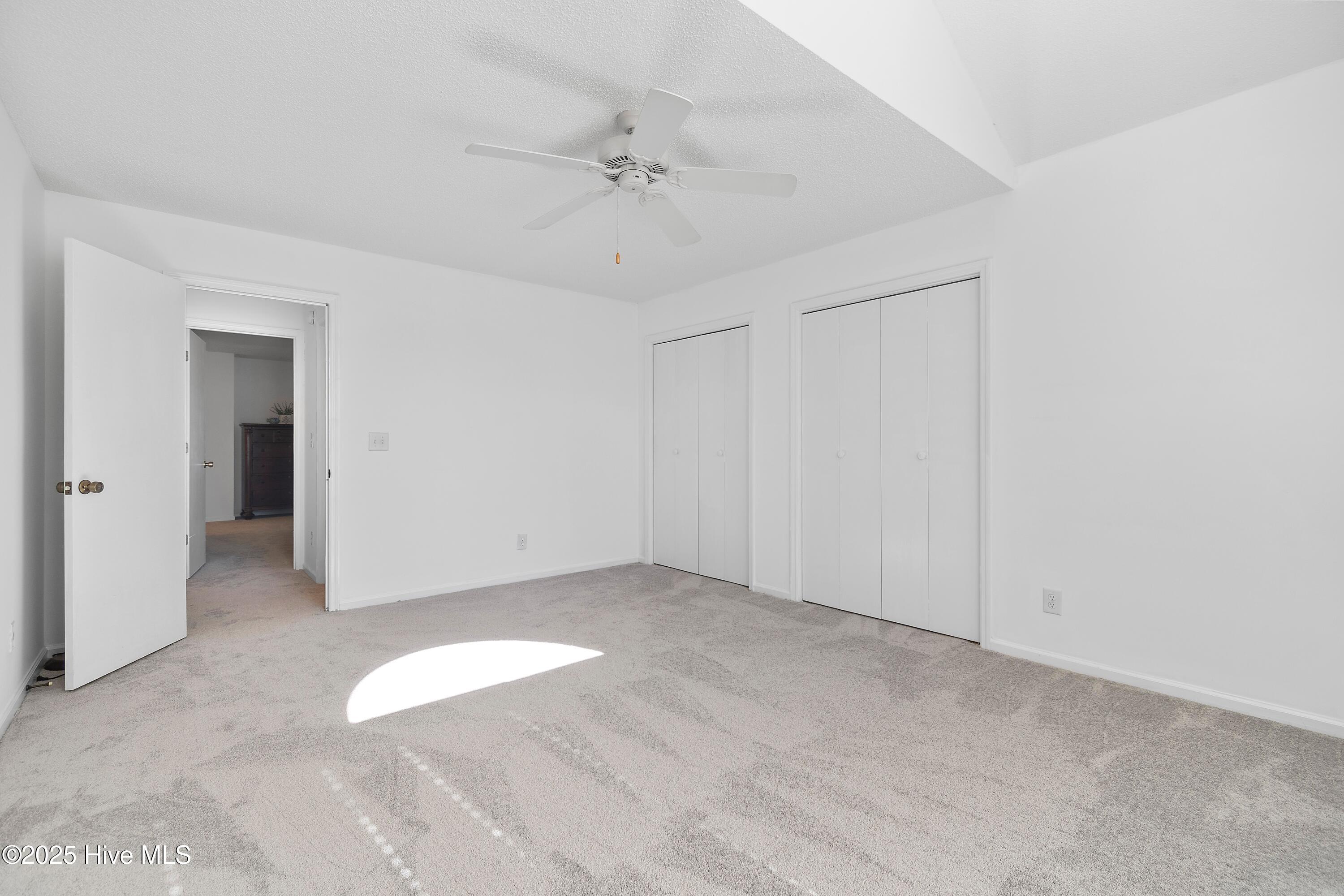 100539605 | Photo 24