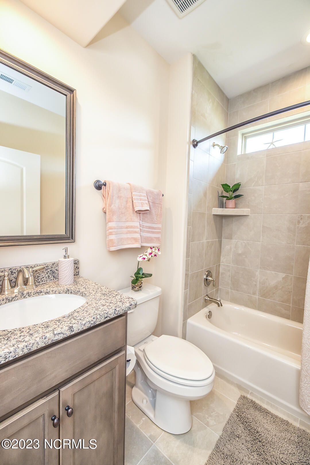 100512925 | Photo 36