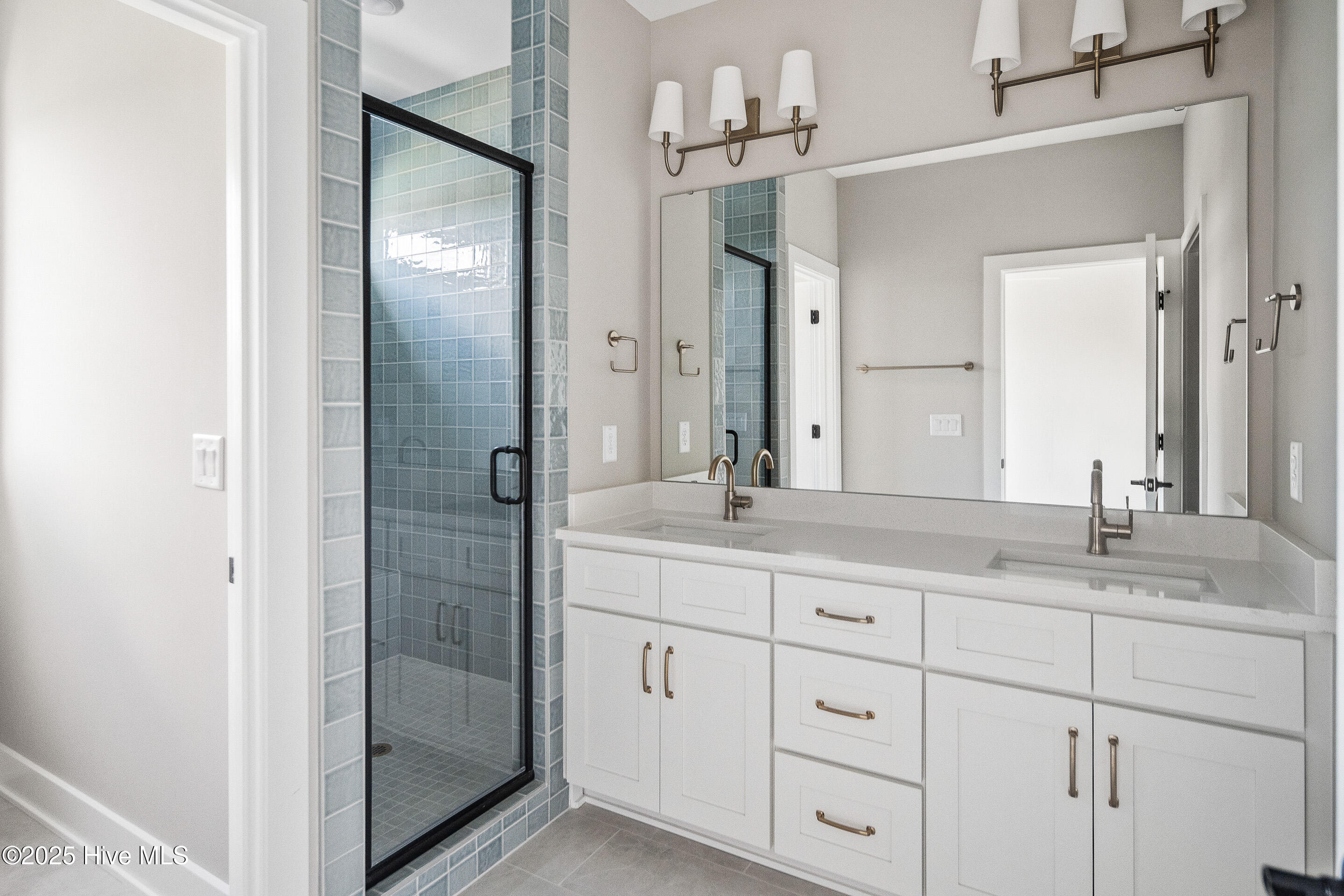 100508387 | Photo 21