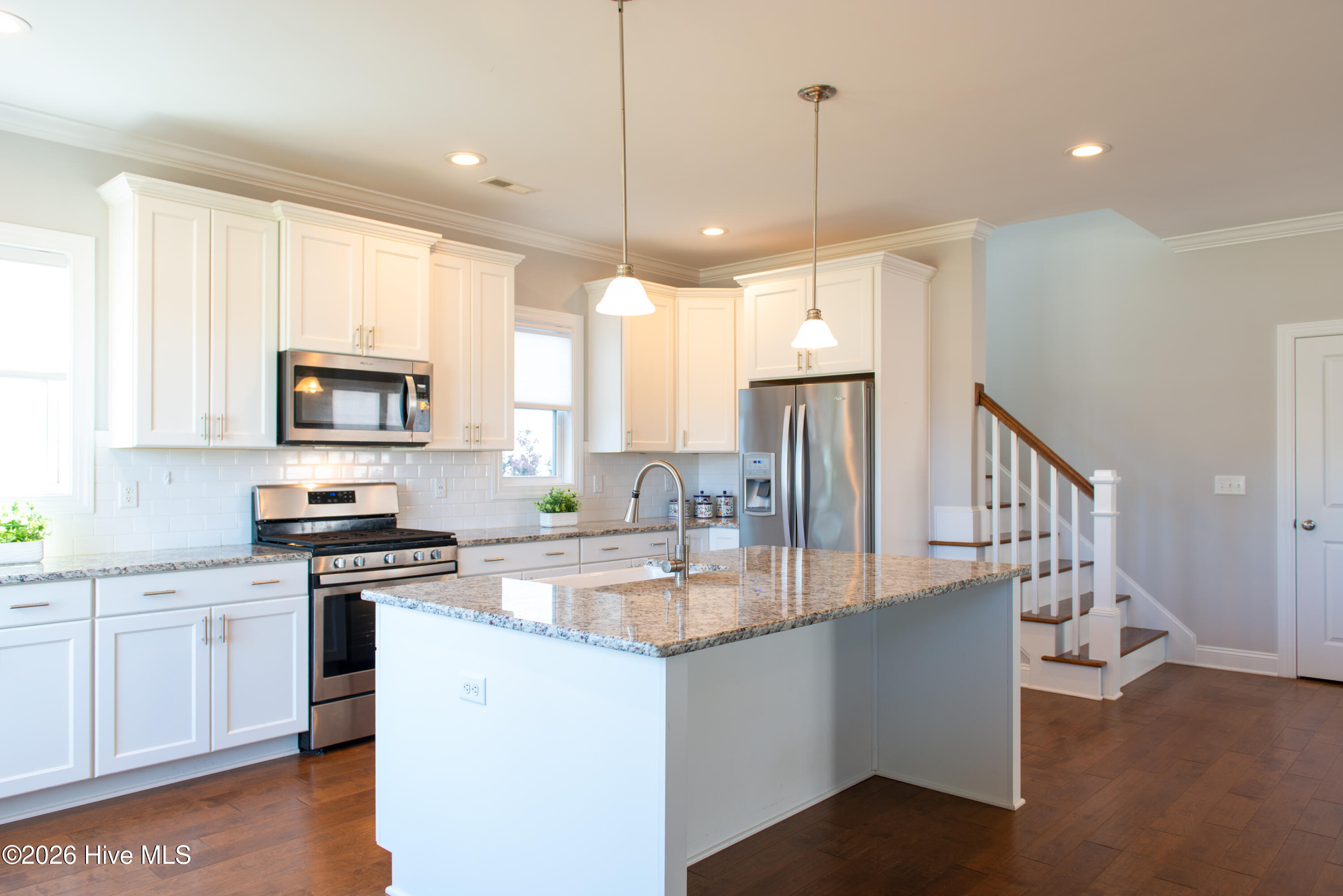 100568036 | Photo 24