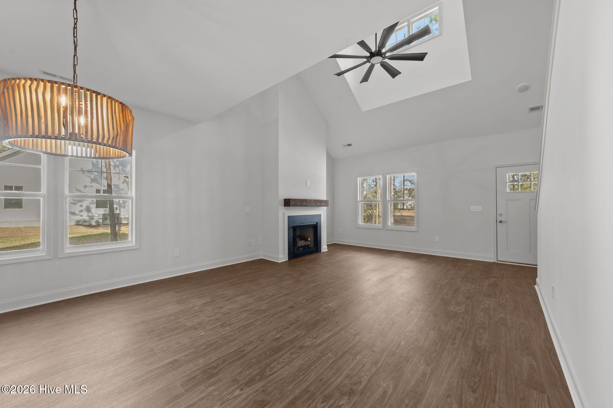 100528698 | Photo 11