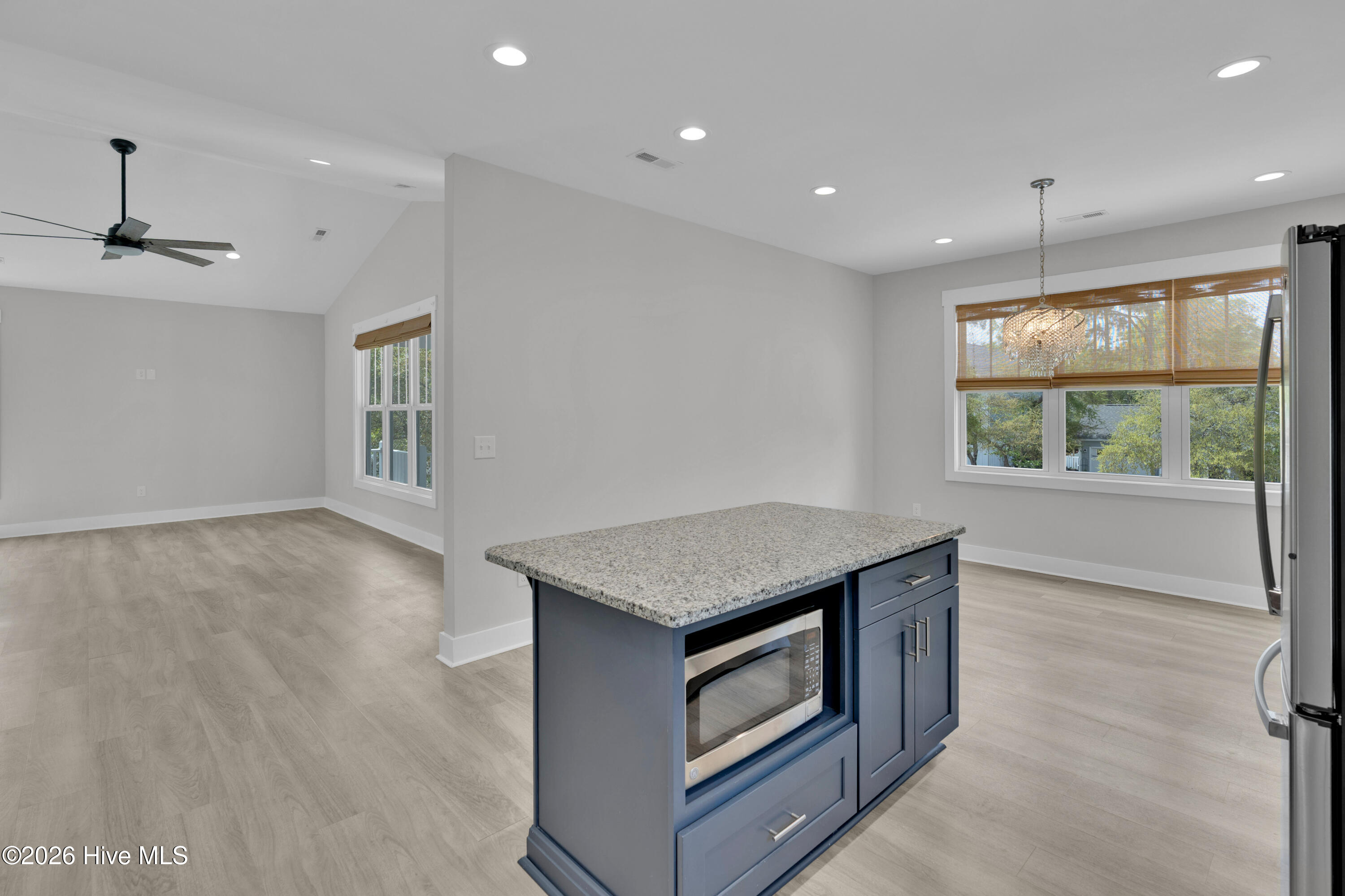 100565490 | Photo 10