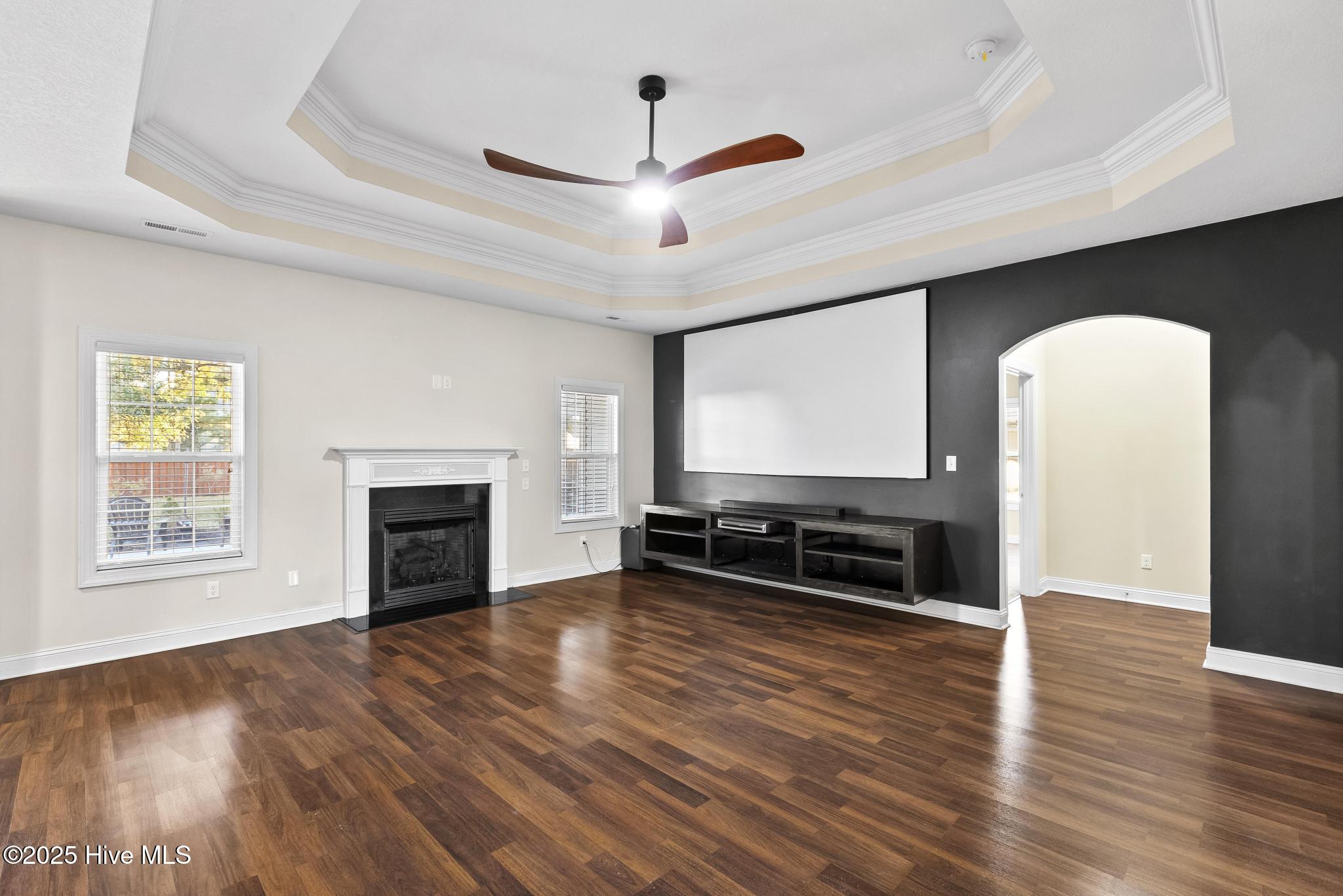 100536910 | Photo 11