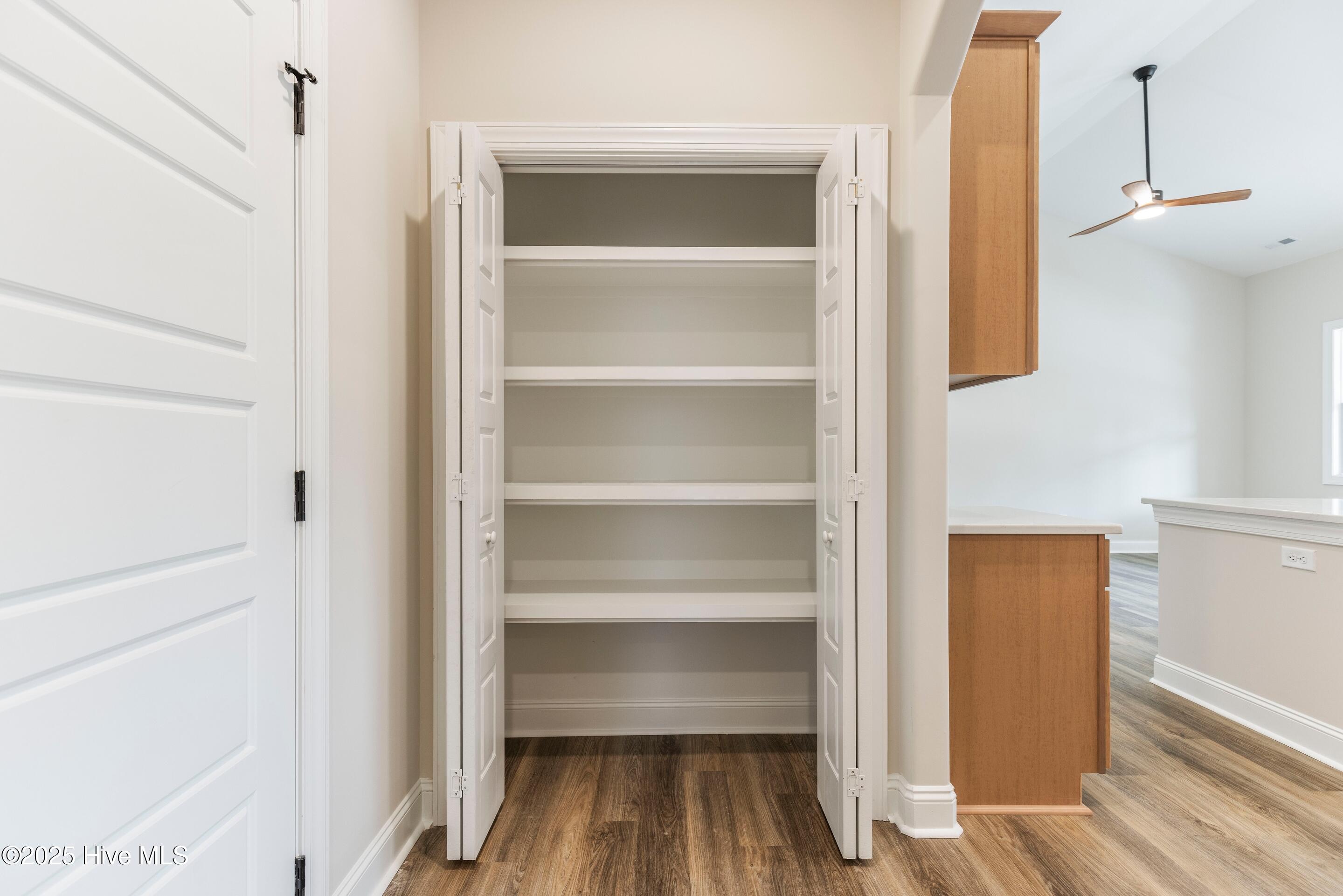 100545595 | Photo 23