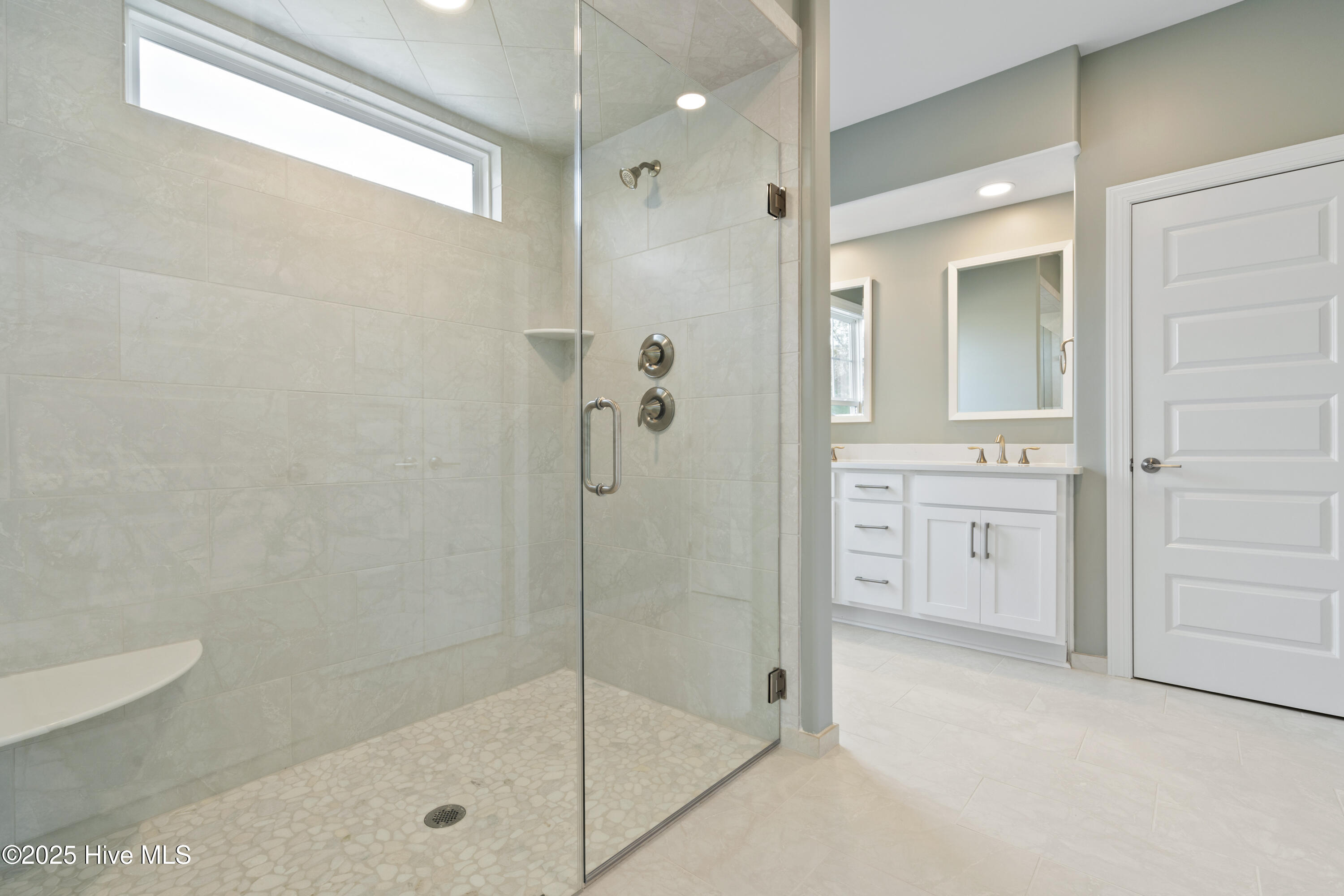 100526979 | Photo 14