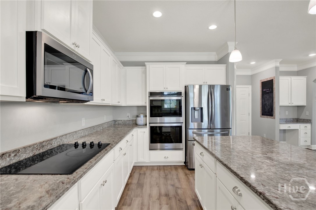 Kitchen – Alternate View