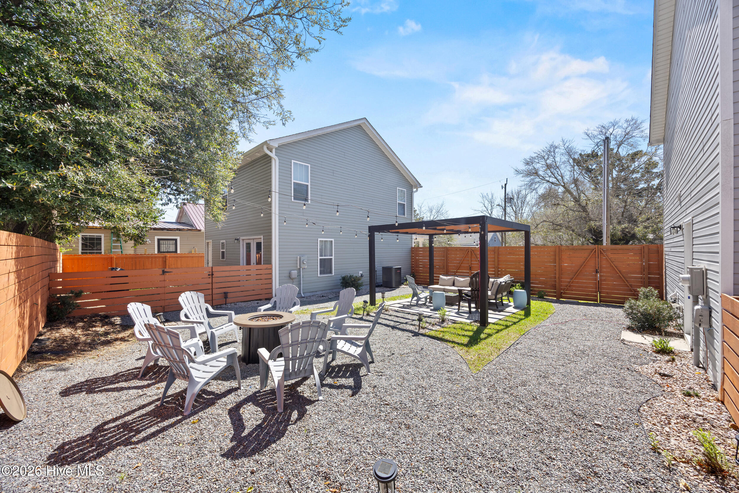 100563467 | Photo 30