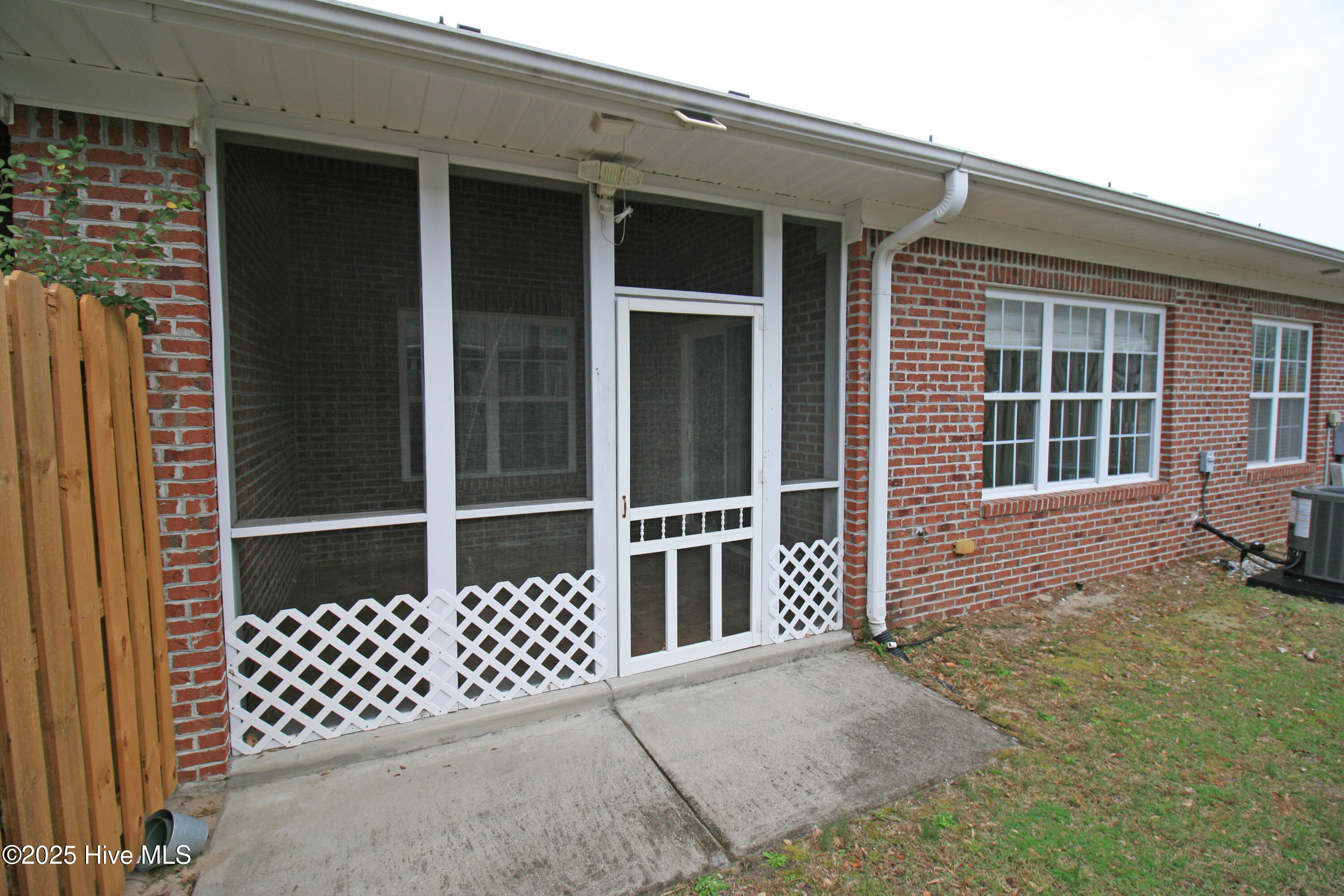 100544480 | Photo 25