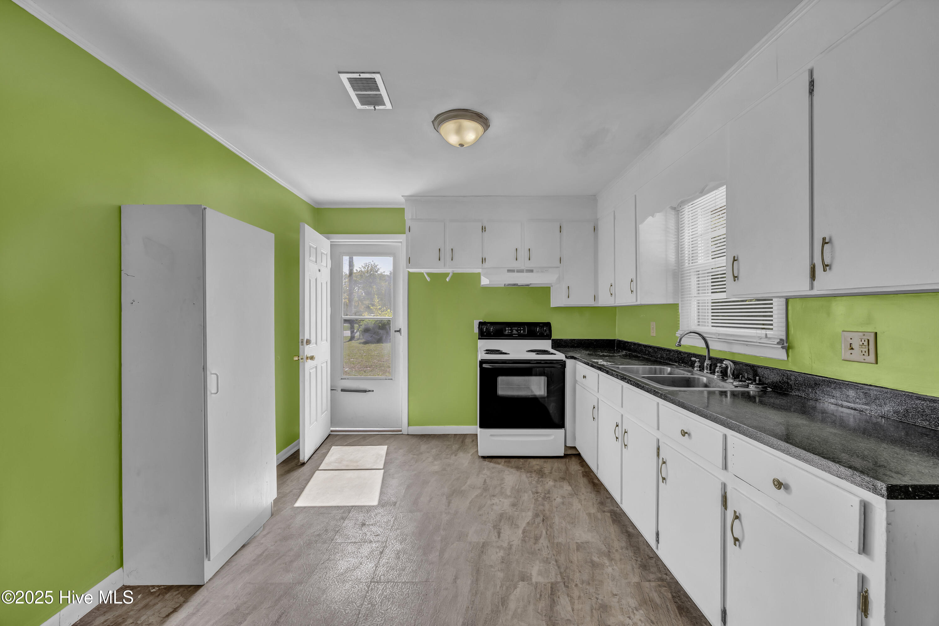209 Lancaster Road, Wilmington, NC 28409 – photo 3: 008_img_3394_249