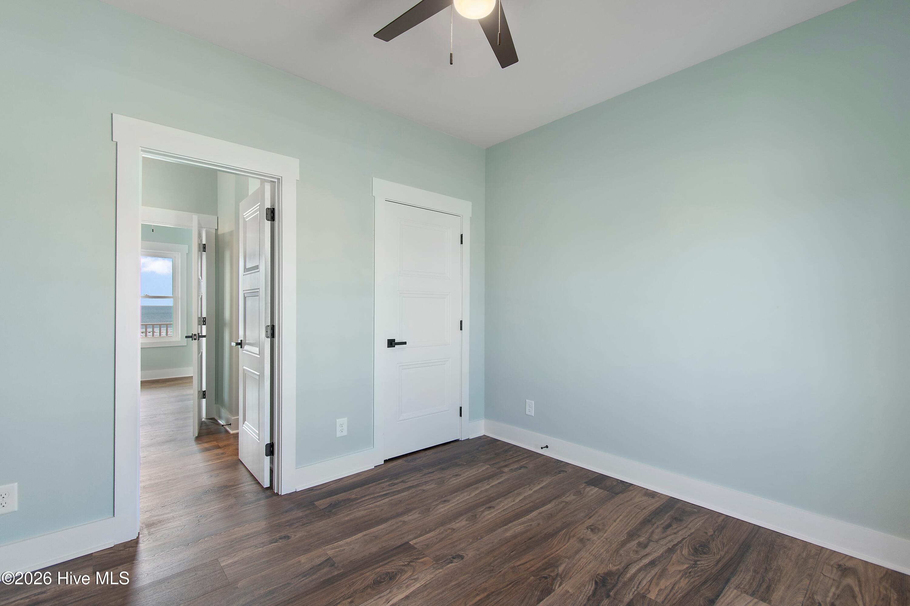 100525710 | Photo 43