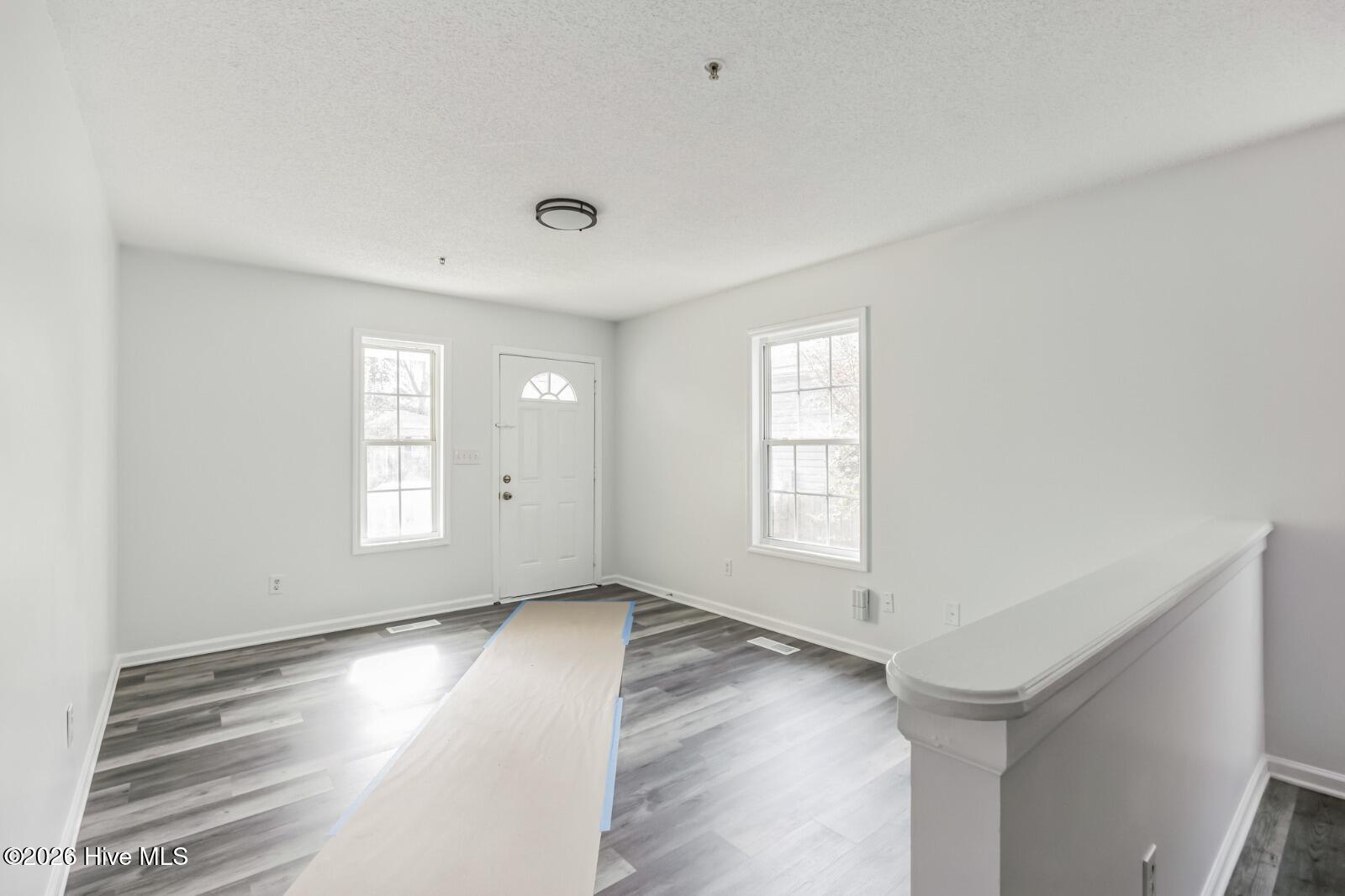 100561055 | Photo 10