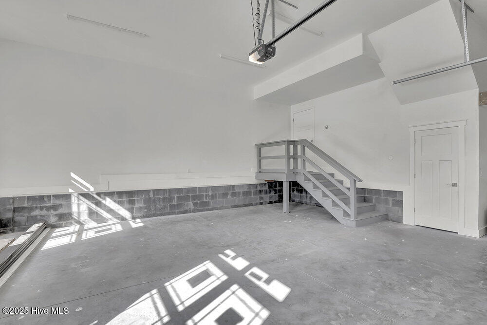 100509859 | Photo 47