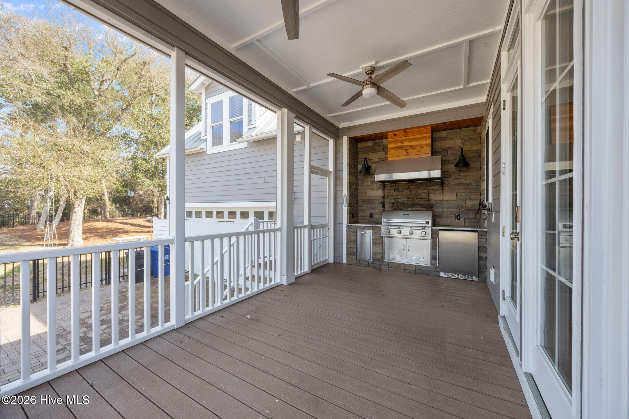 100558576 | Photo 25