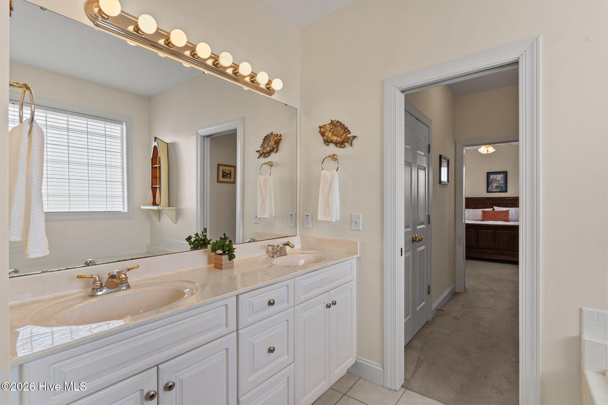 100562859 | Photo 21