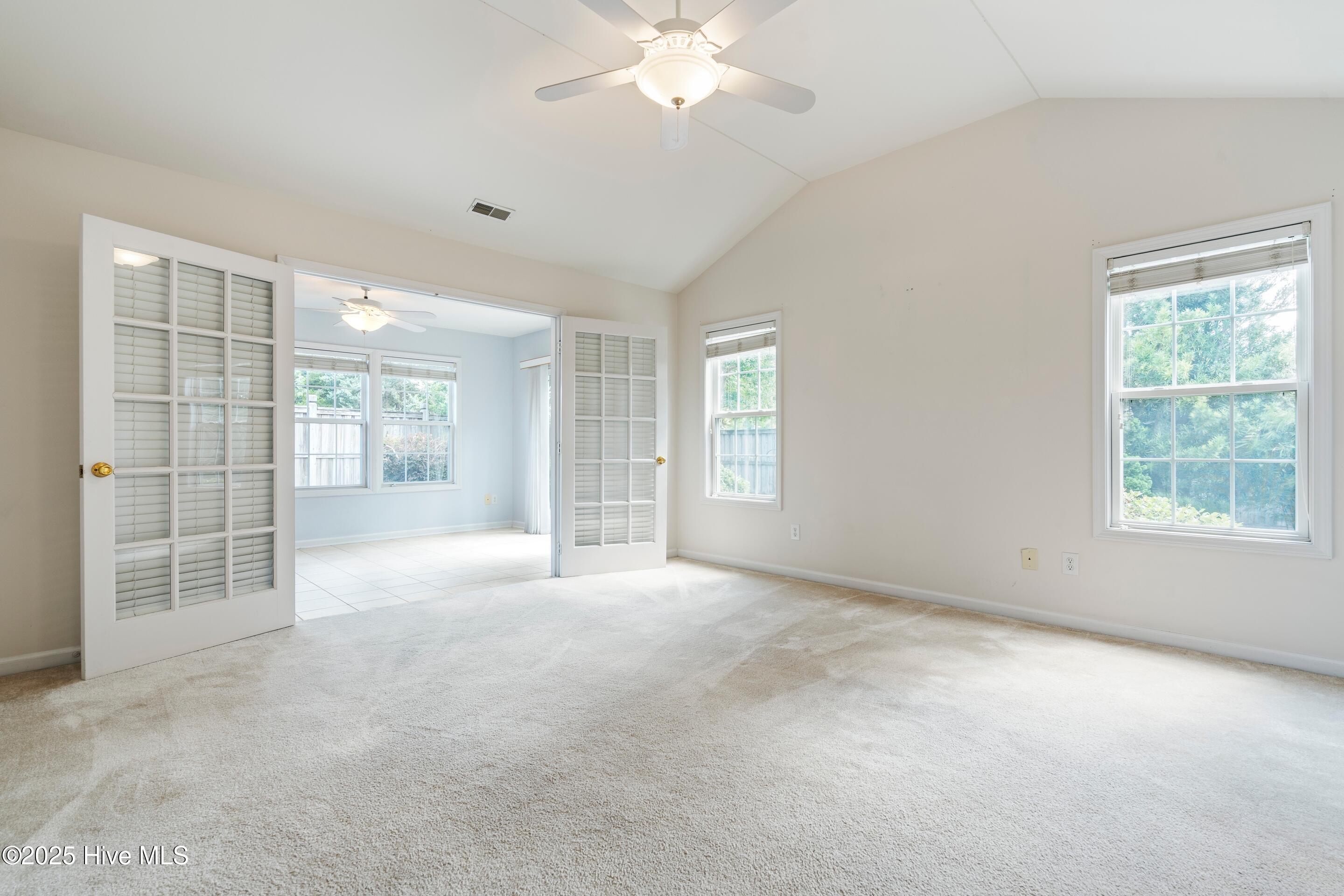 100511628 | Photo 30