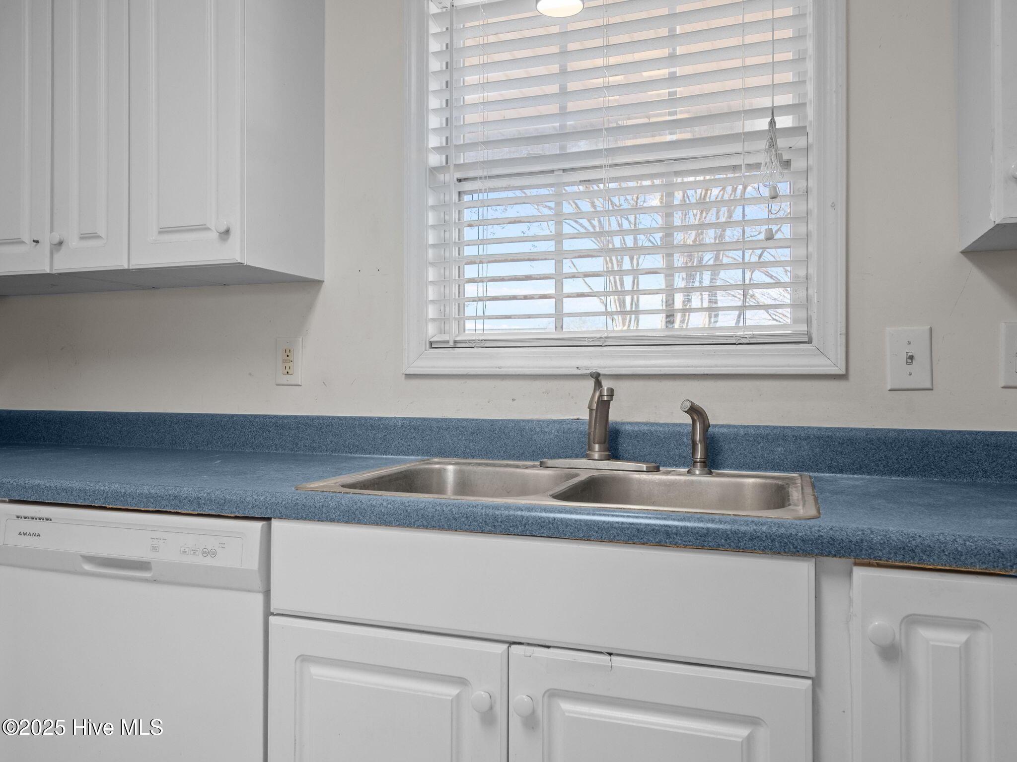 100545105 | Photo 43