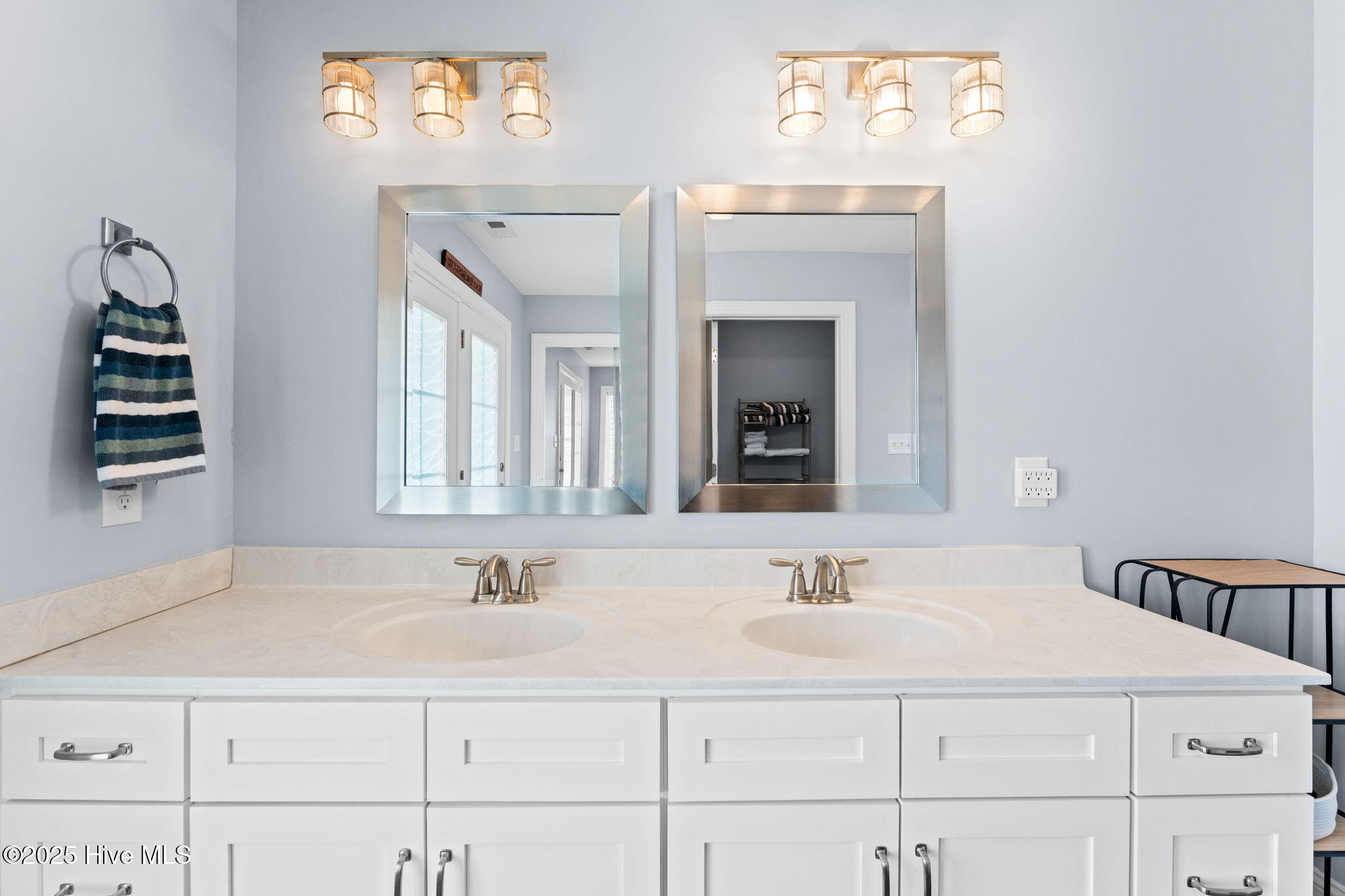 100532717 | Photo 38