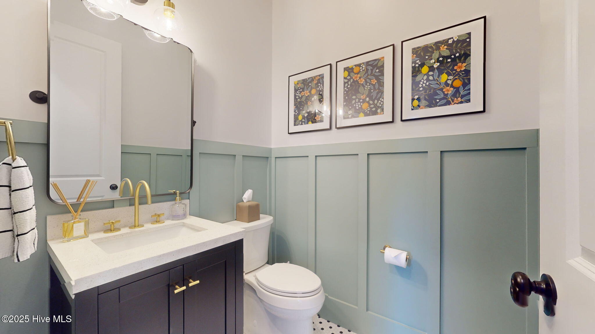 100518593 | Photo 23