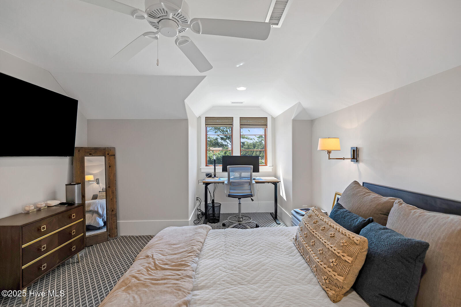 100533871 | Photo 16