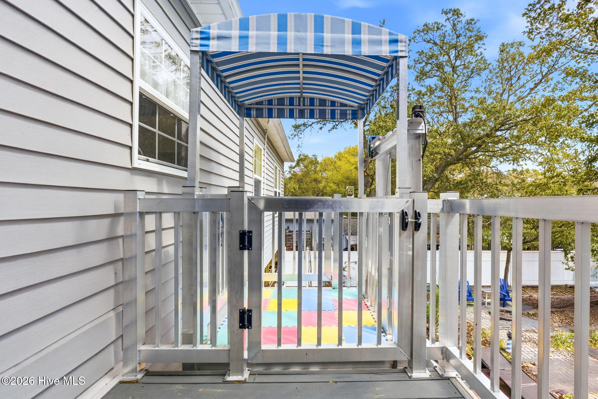 100565063 | Photo 26