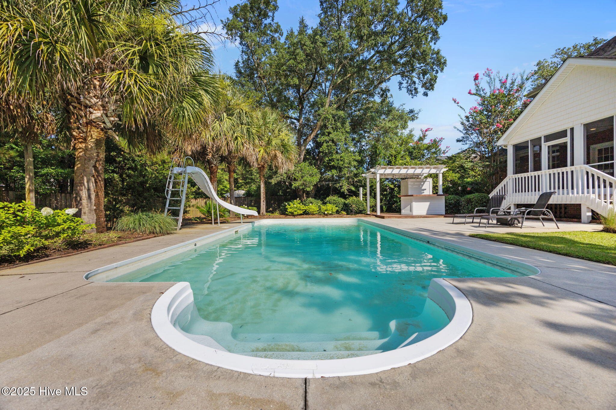 100518834 | Photo 62