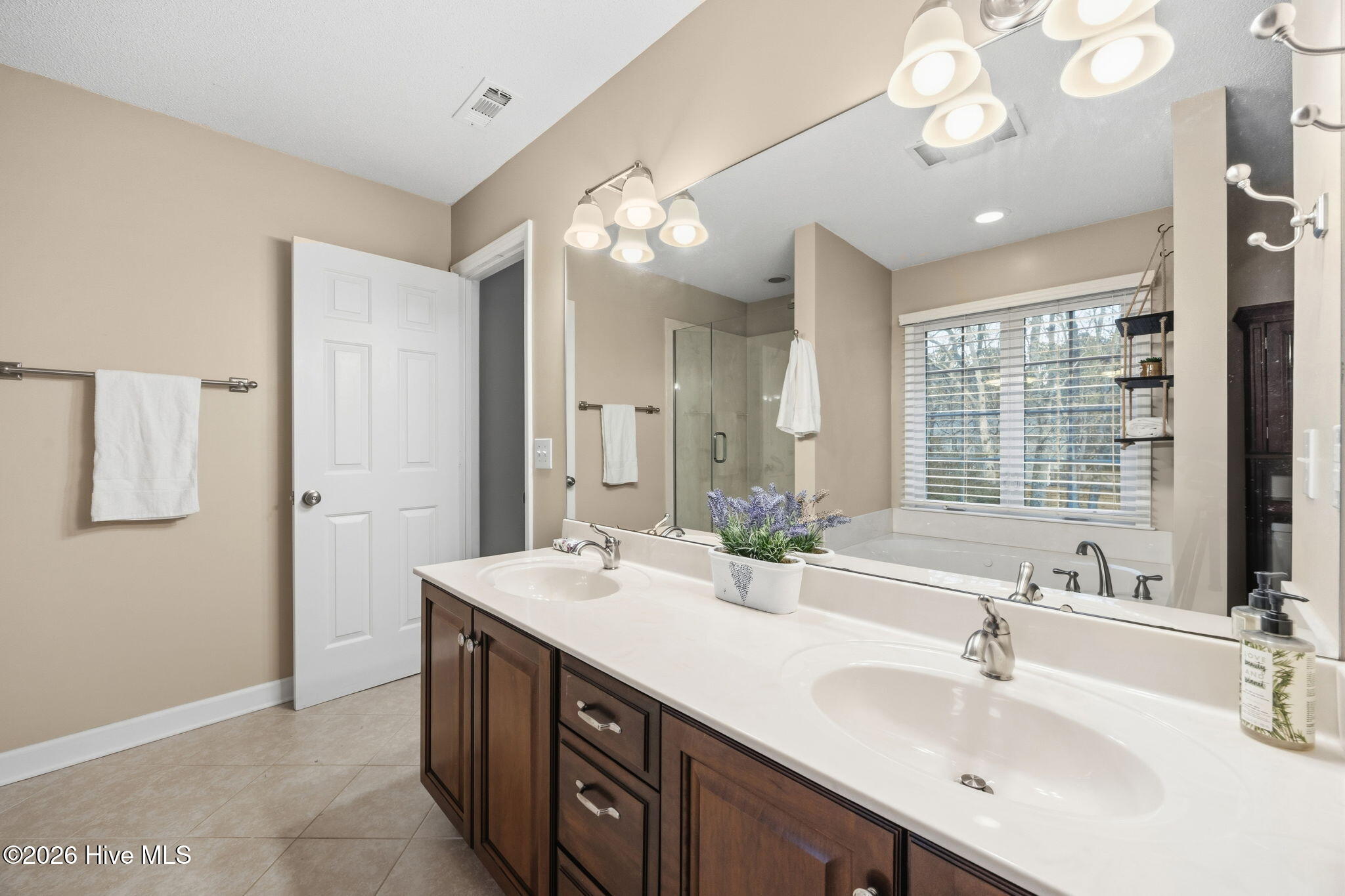 100534535 | Photo 23