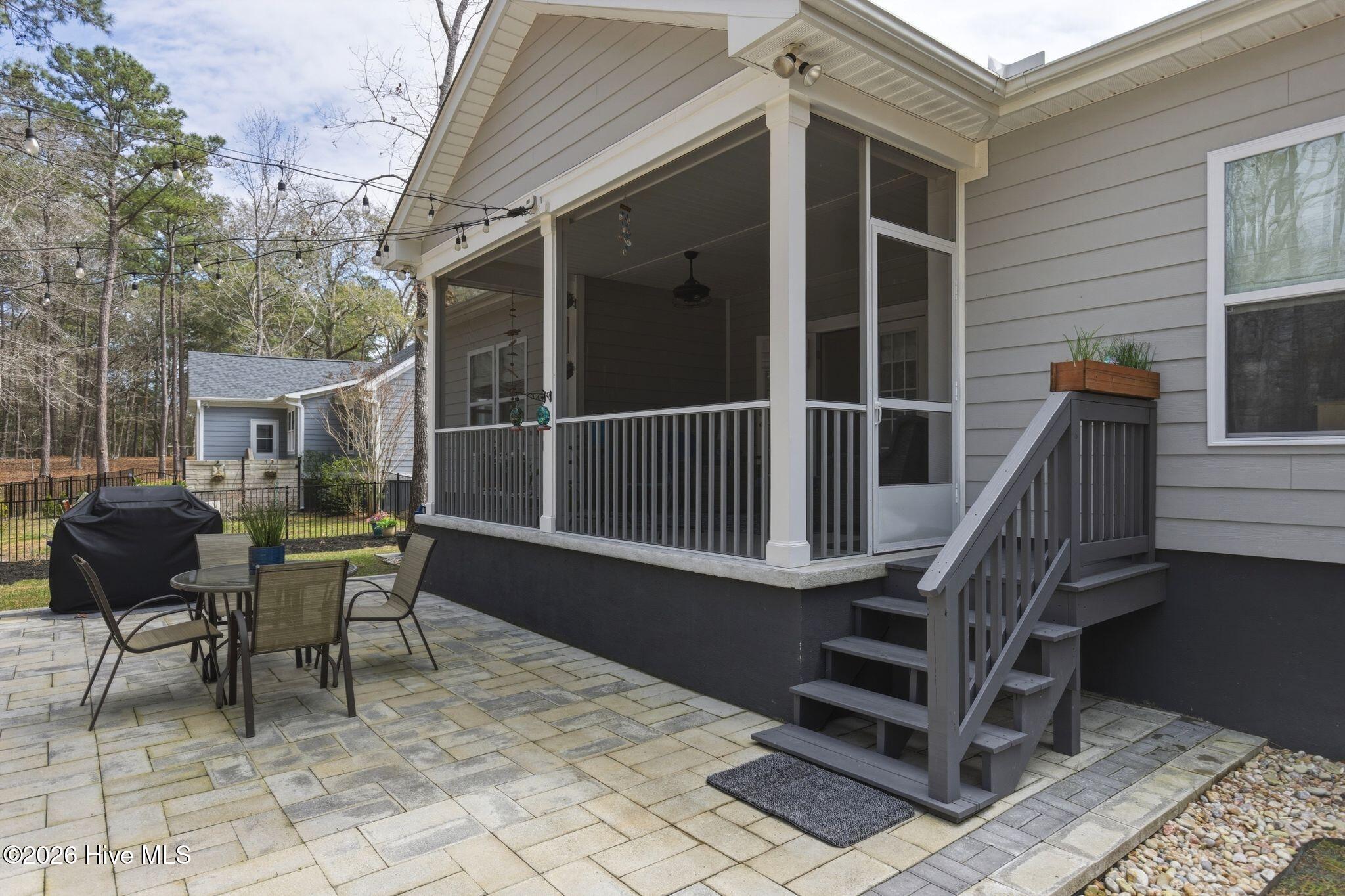 100560702 | Photo 15