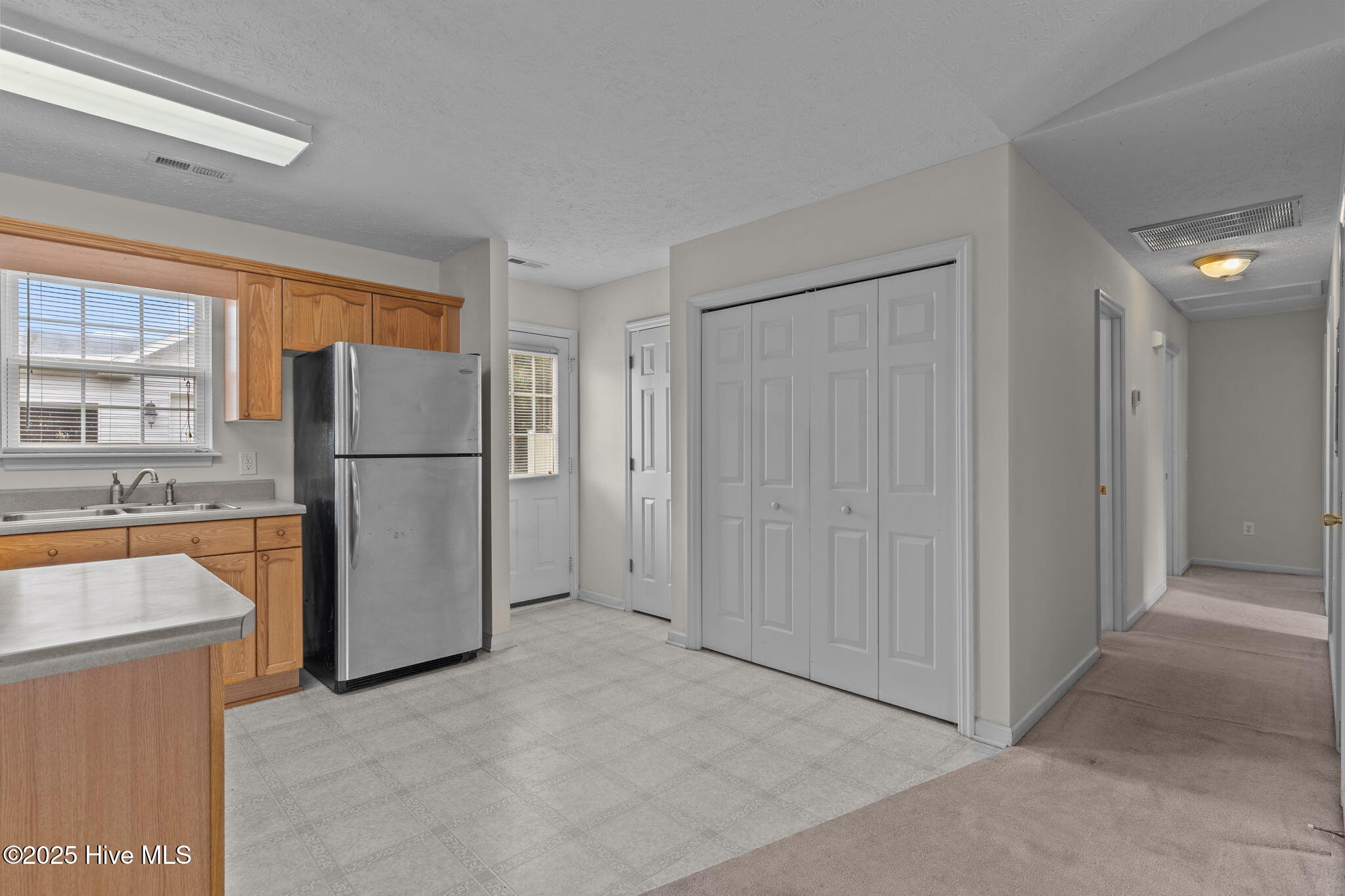 100526319 | Photo 22