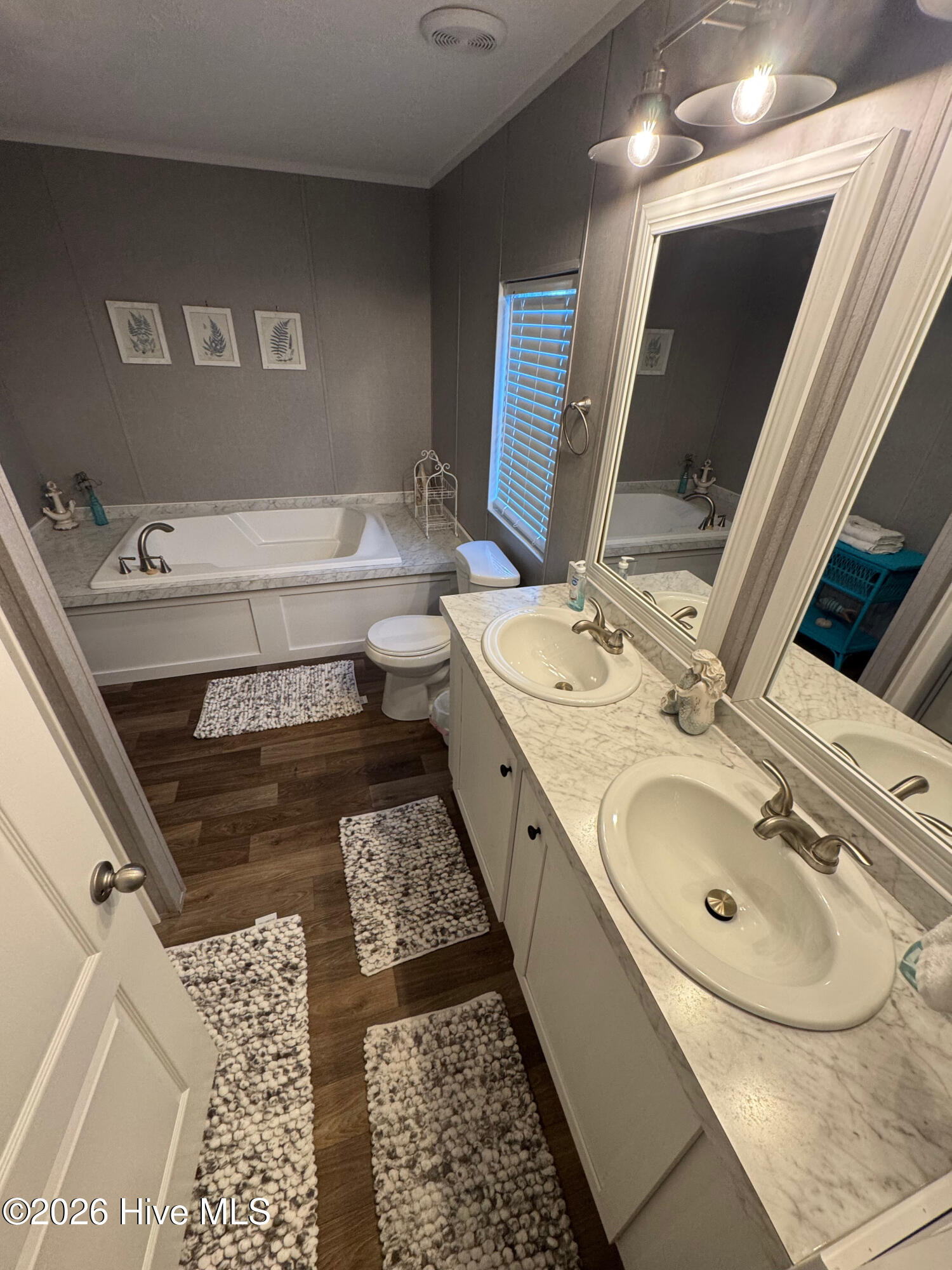 100560408 | Photo 12