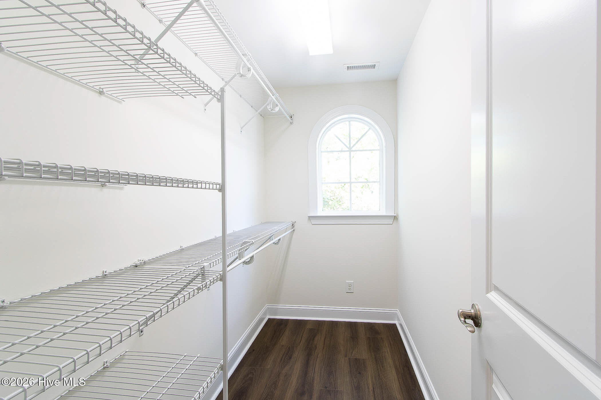 100568588 | Photo 63