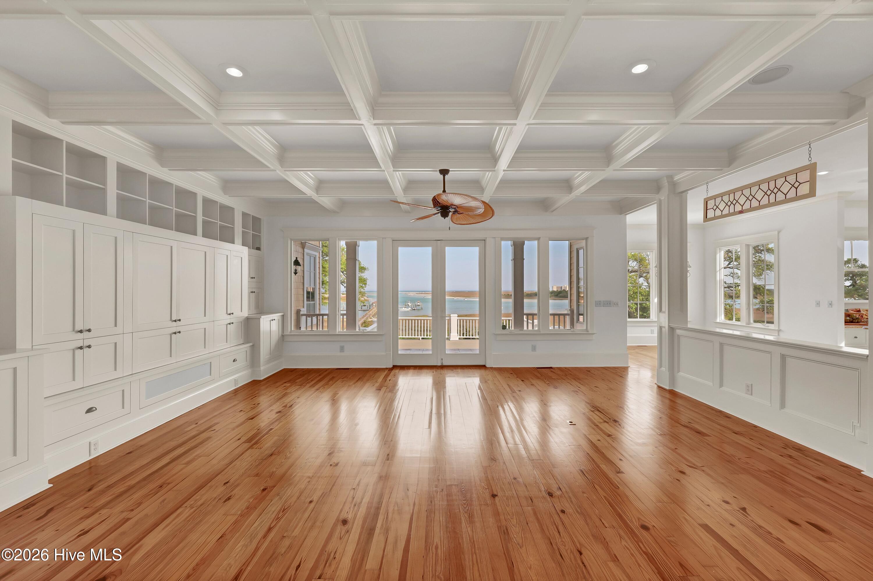 100569484 | Photo 18