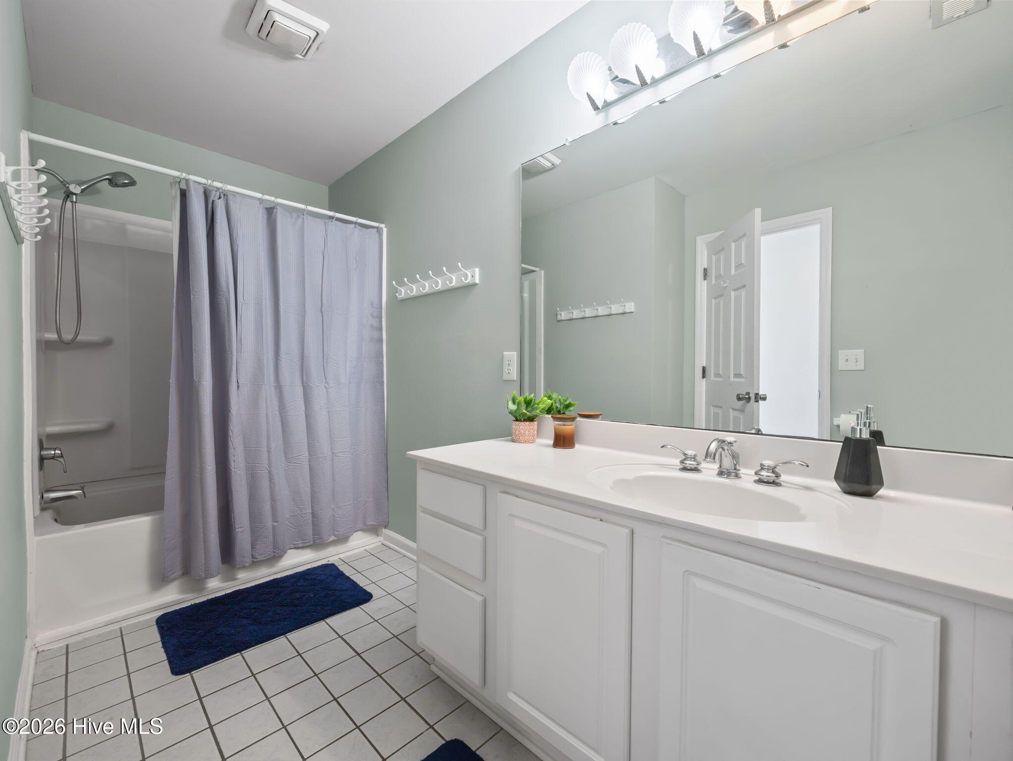 100564989 | Photo 23