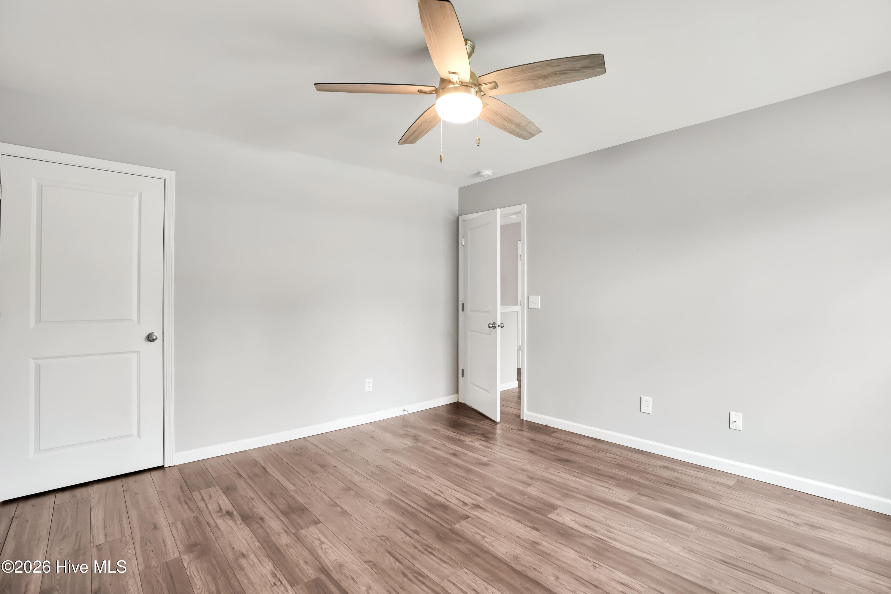 100548211 | Photo 20