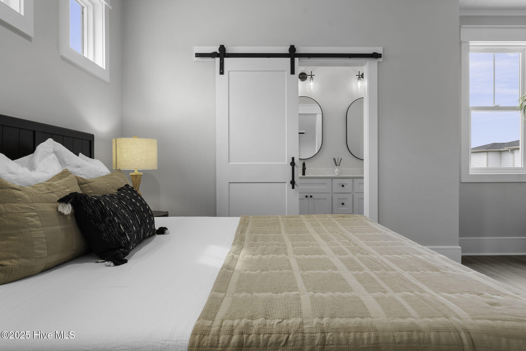 100519689 | Photo 37