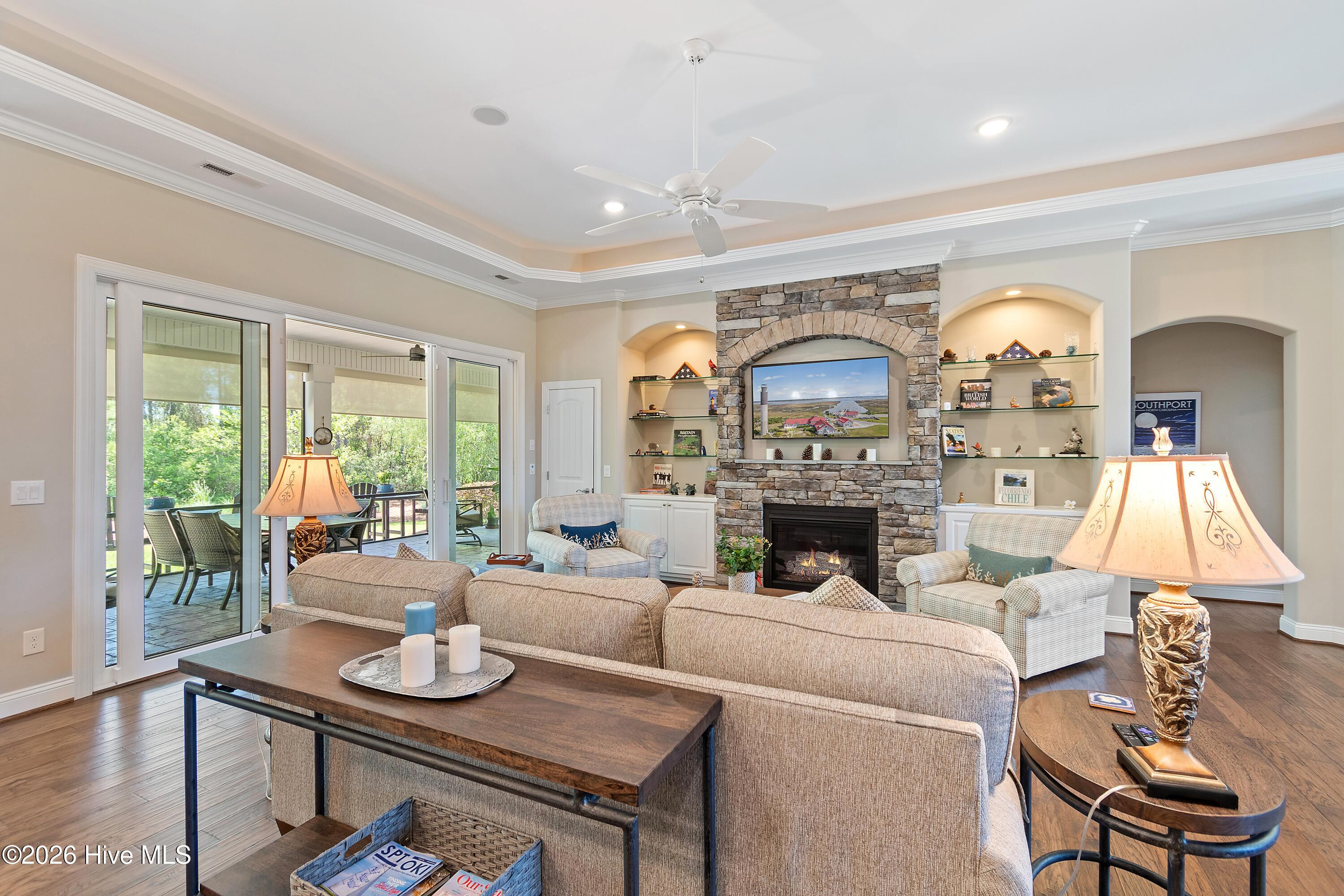 100568990 | Photo 14