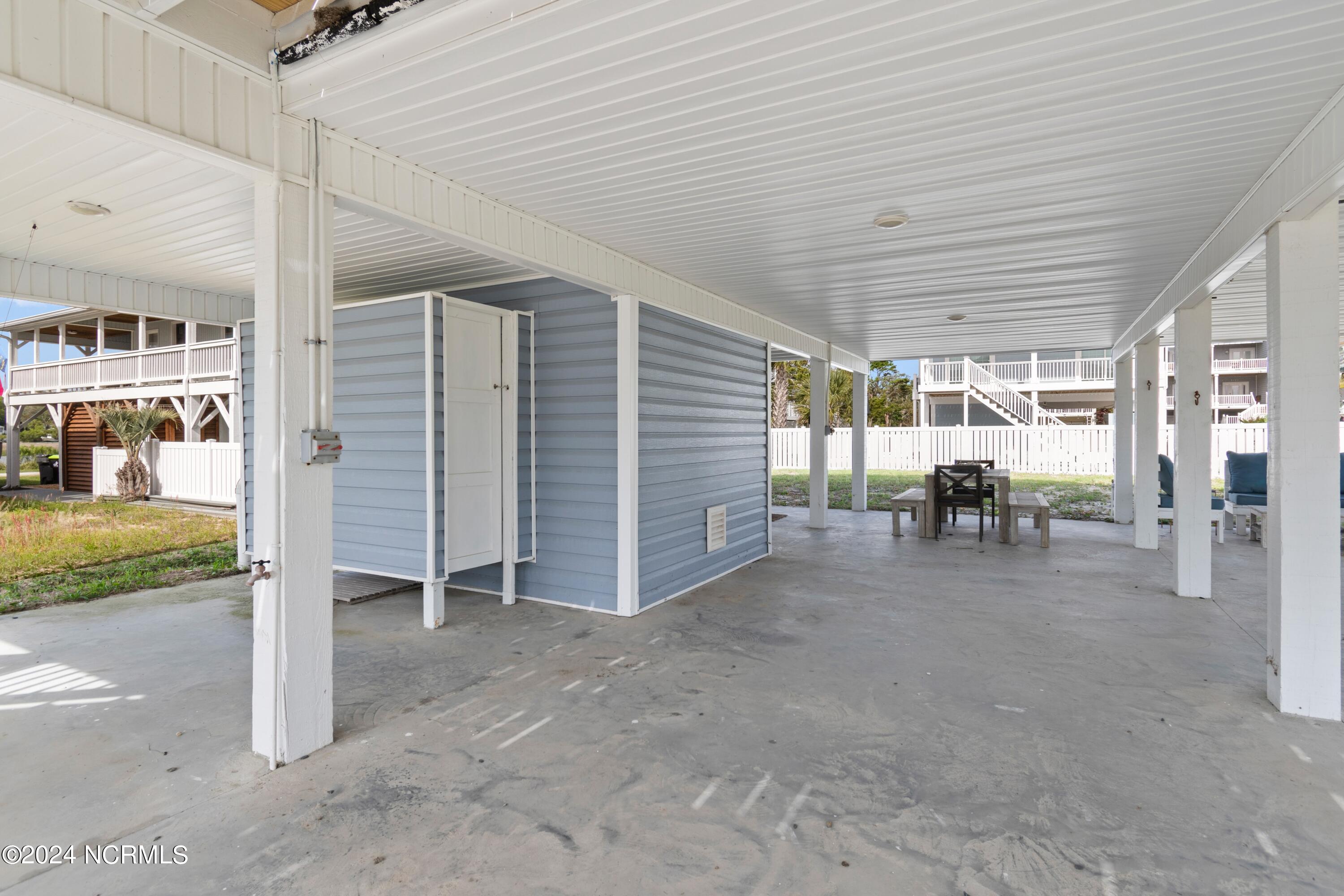 100558410 | Photo 47