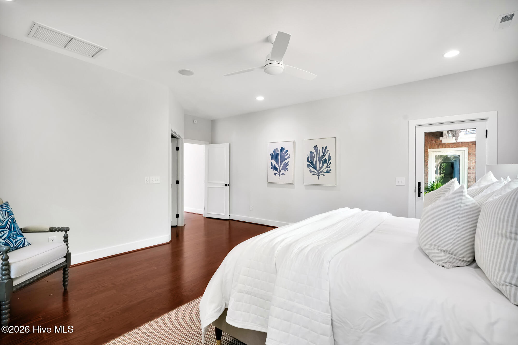 100565103 | Photo 39