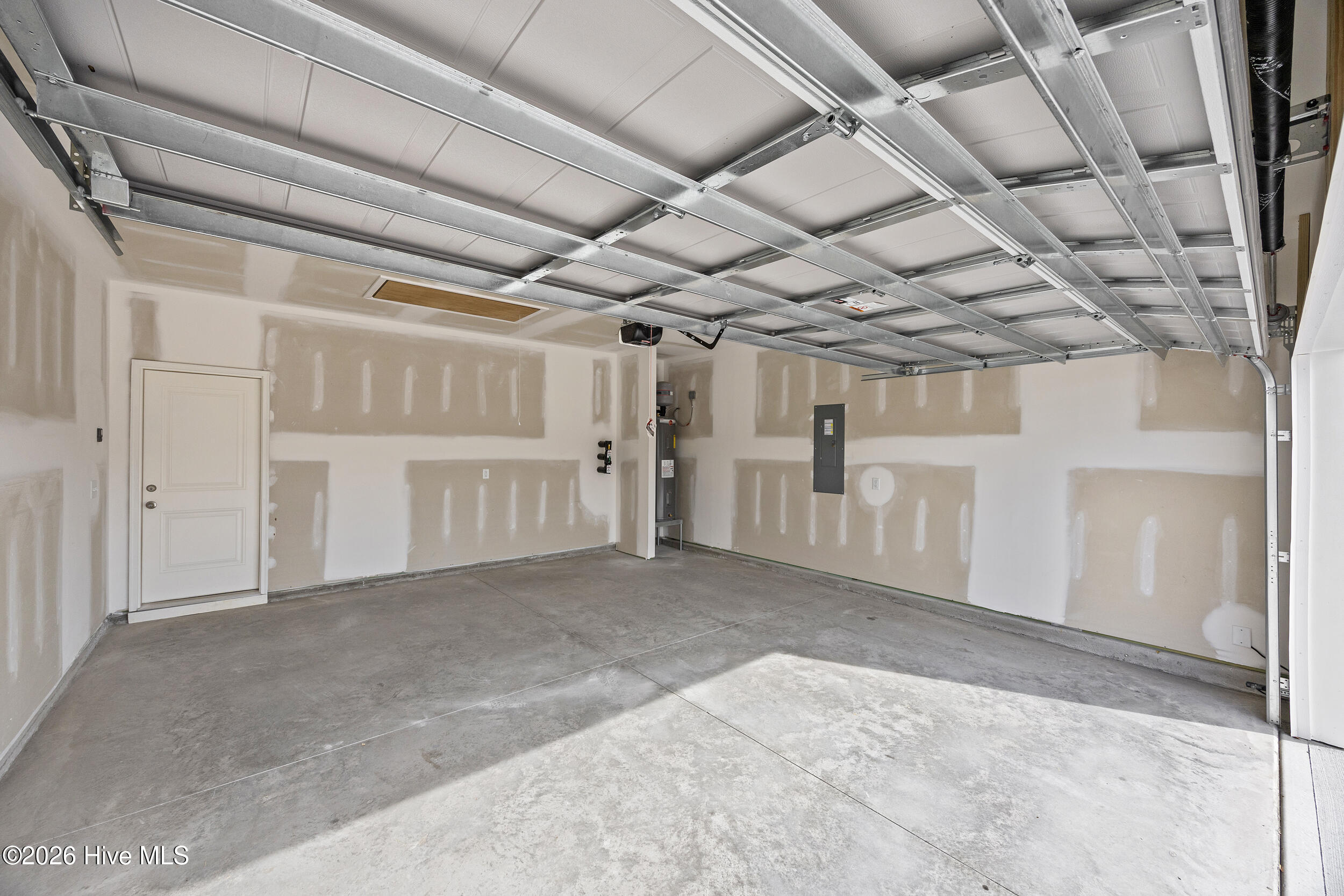 100553228 | Photo 30