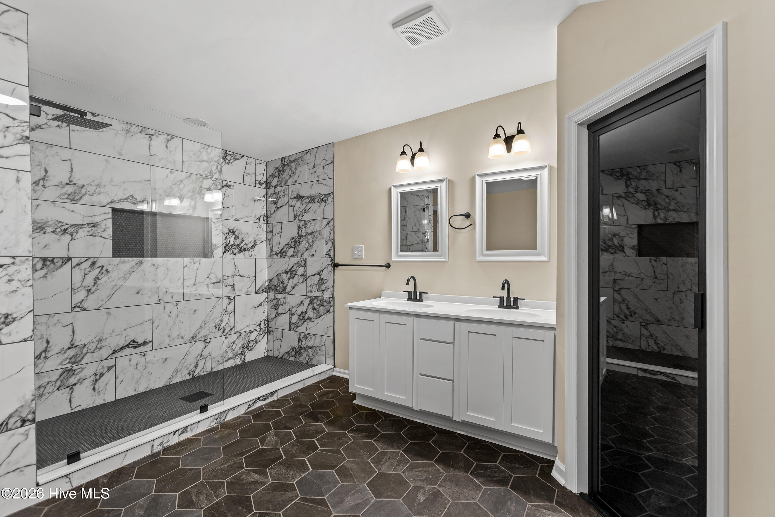 100558512 | Photo 26